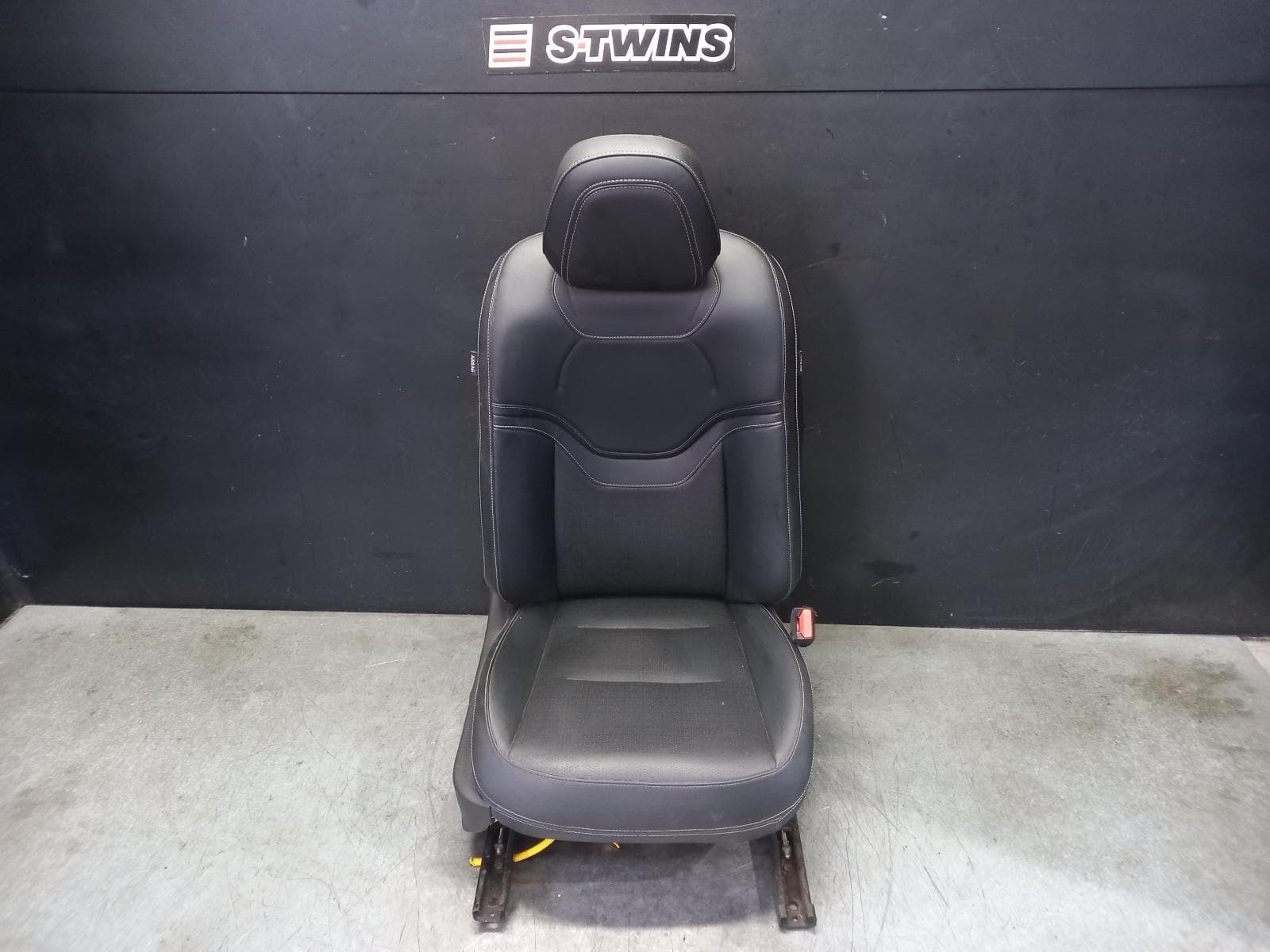Used auto part listing image: 2022 HAVAL H6 FRONT SEAT RH FRONT, B01, LEATHER, ELECTRIC TYPE, 02/21- 0000391370