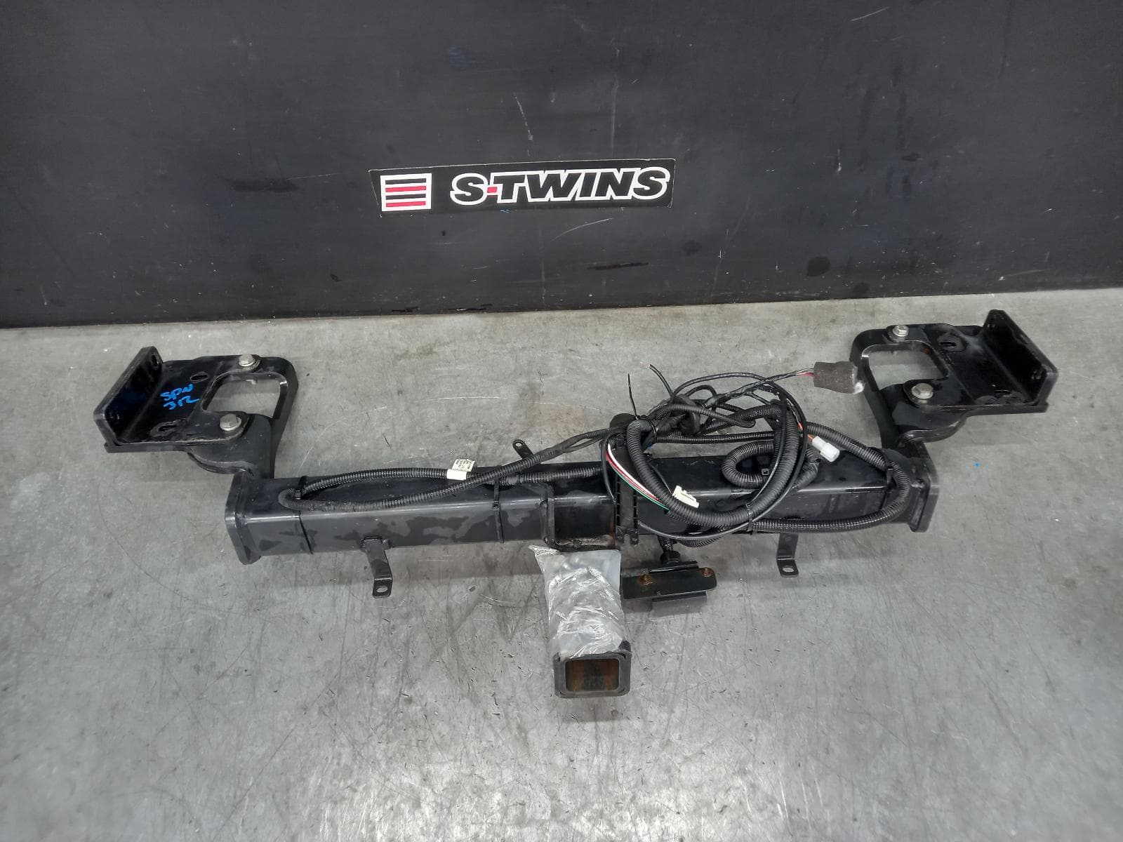 Used auto part listing image: 2015 HYUNDAI TUCSON TOWBAR TL, AFTERMARKET, 06/15-05/18 0000383298