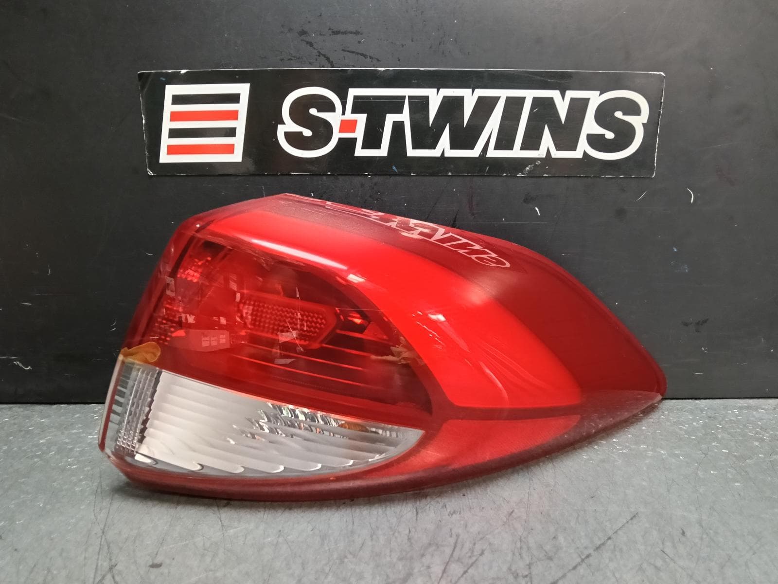 Used auto part listing image: 2015 HYUNDAI TUCSON RIGHT TAILLIGHT IN BODY, TL, ACTIVE/ELITE, CZECH BUILT (VIN TMAJ), NON LED TYPE, 06/15-06/18 0000383299
