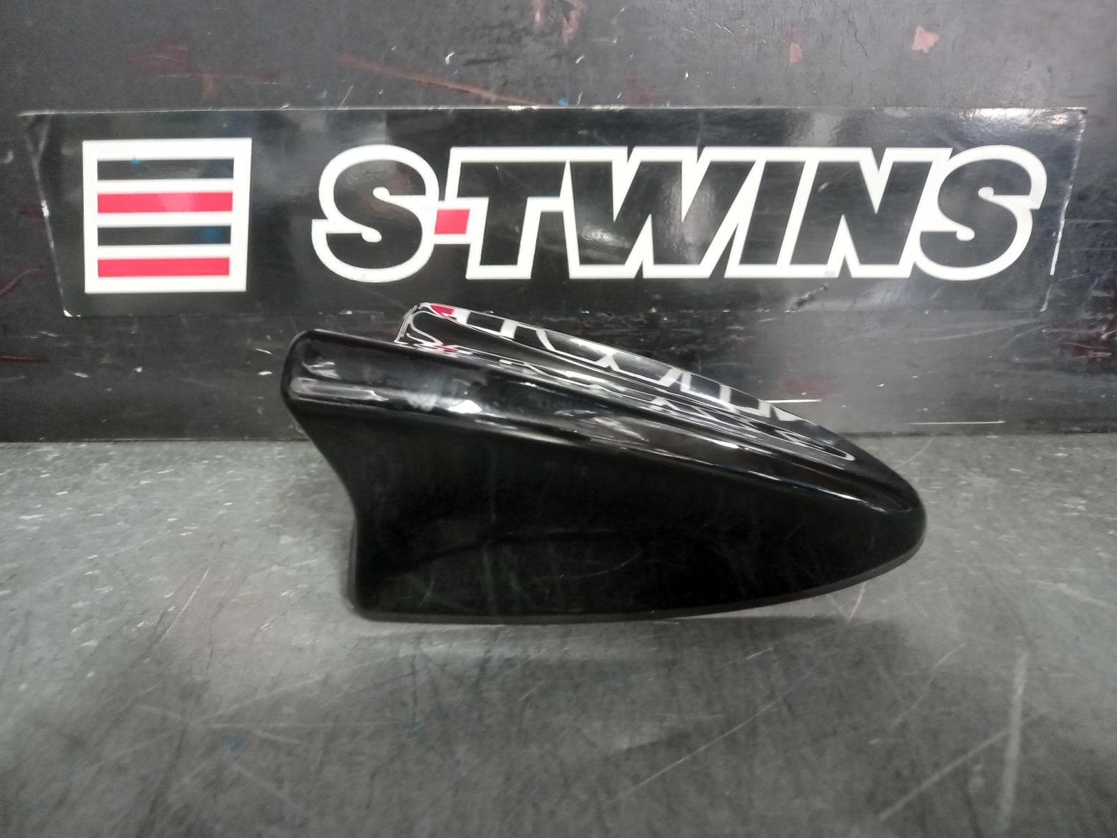 Used auto part listing image: 2019 KIA SPORTAGE ANTENNA QL, SHARK FIN TYPE, W/ SAT NAV, PANORAMIC ROOF TYPE, 10/15-08/21 0000369902