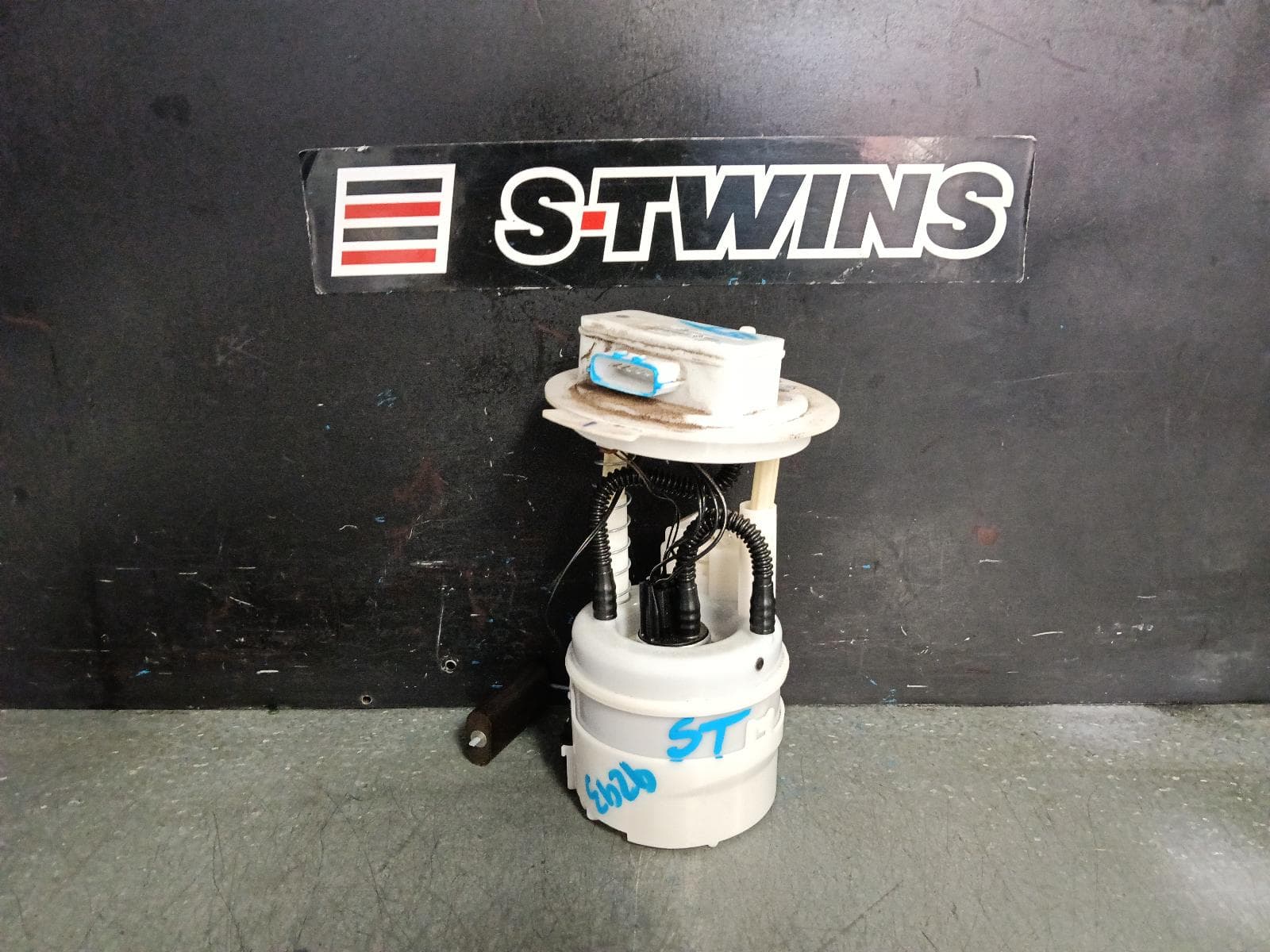 Used auto part listing image: 2021 RENAULT ARKANA FUEL PUMP PETROL, 1.3, H5HT, IN TANK (PUMP & SENDER), JL1, 05/21- 0000391896