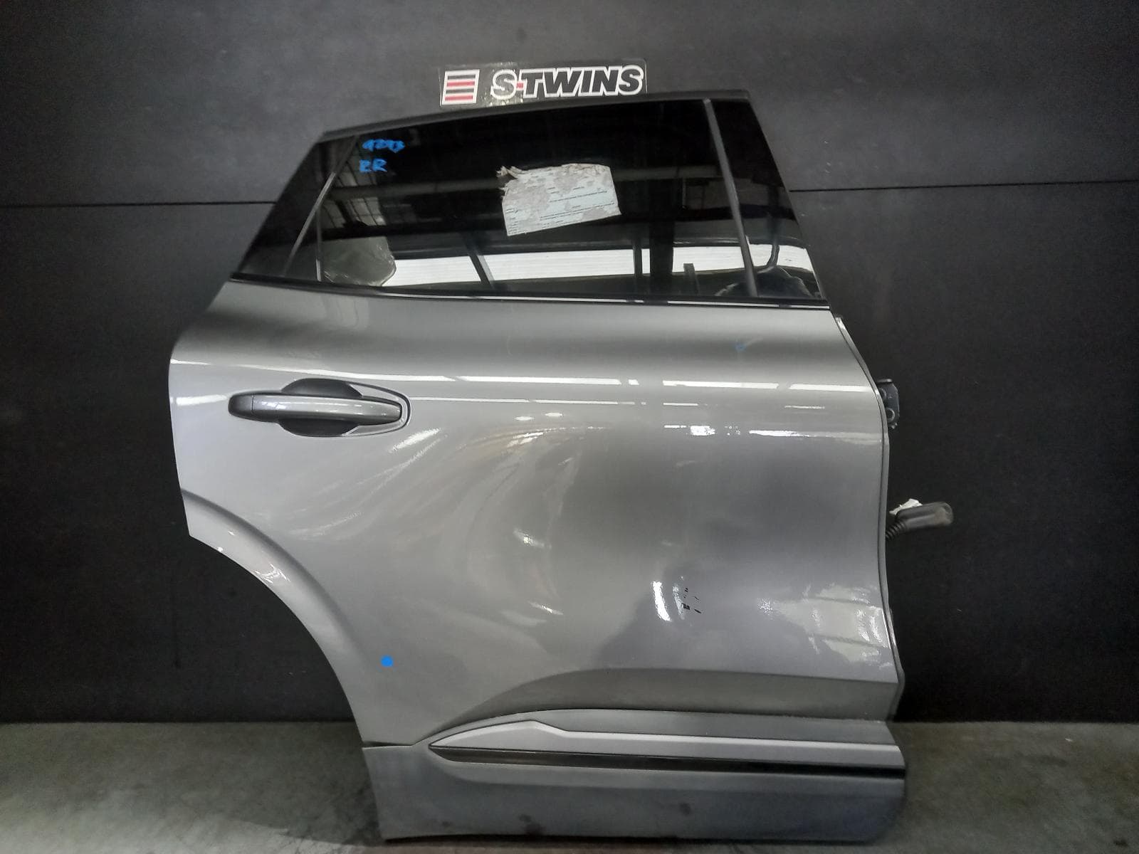 Used auto part listing image: 2021 RENAULT ARKANA RIGHT REAR DOOR SLIDING JL1, 05/21- 0000390943