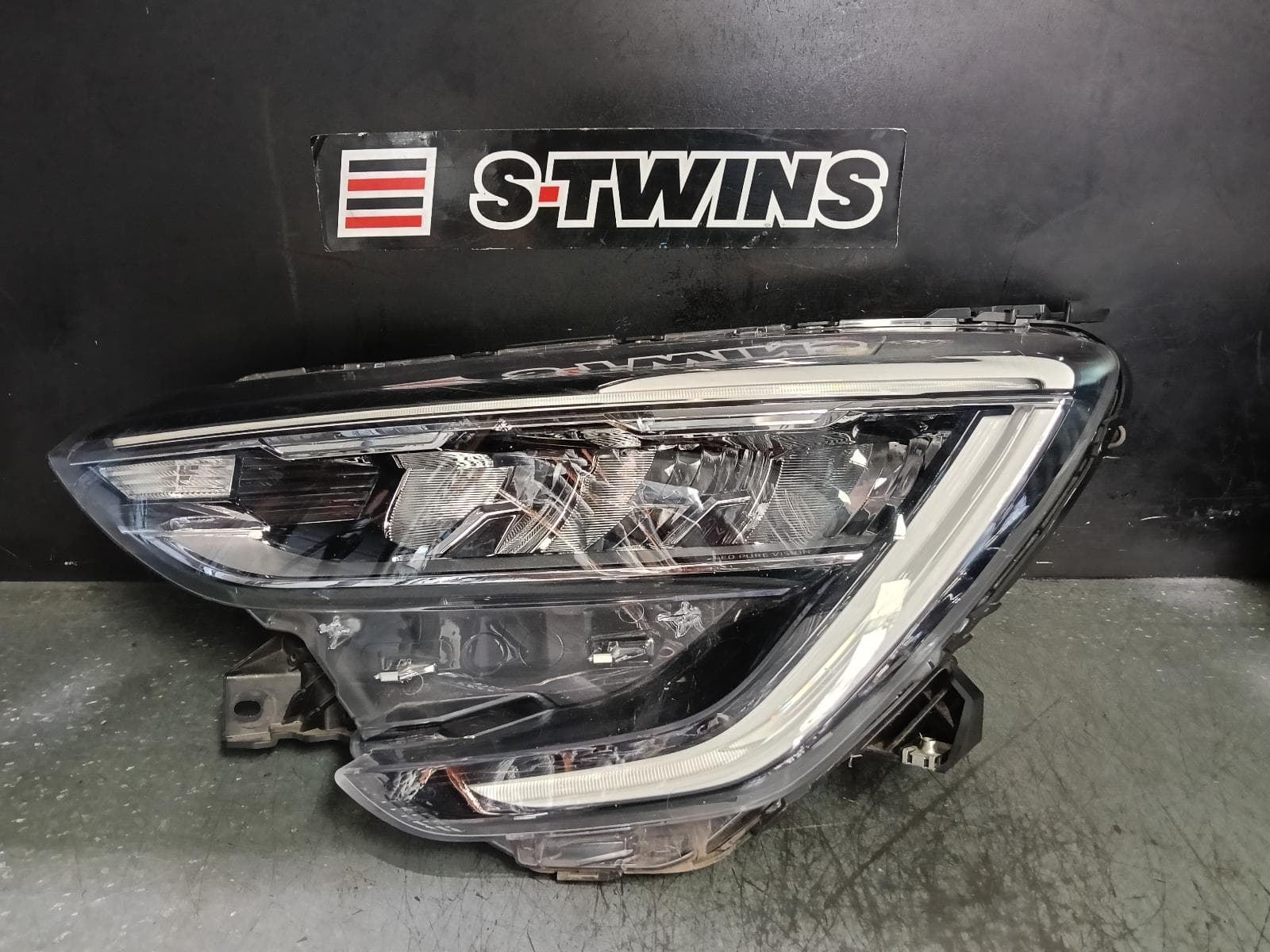 Used auto part listing image: 2021 RENAULT ARKANA LEFT HEADLAMP JL1, W/ LED TYPE, 05/21- 0000391280