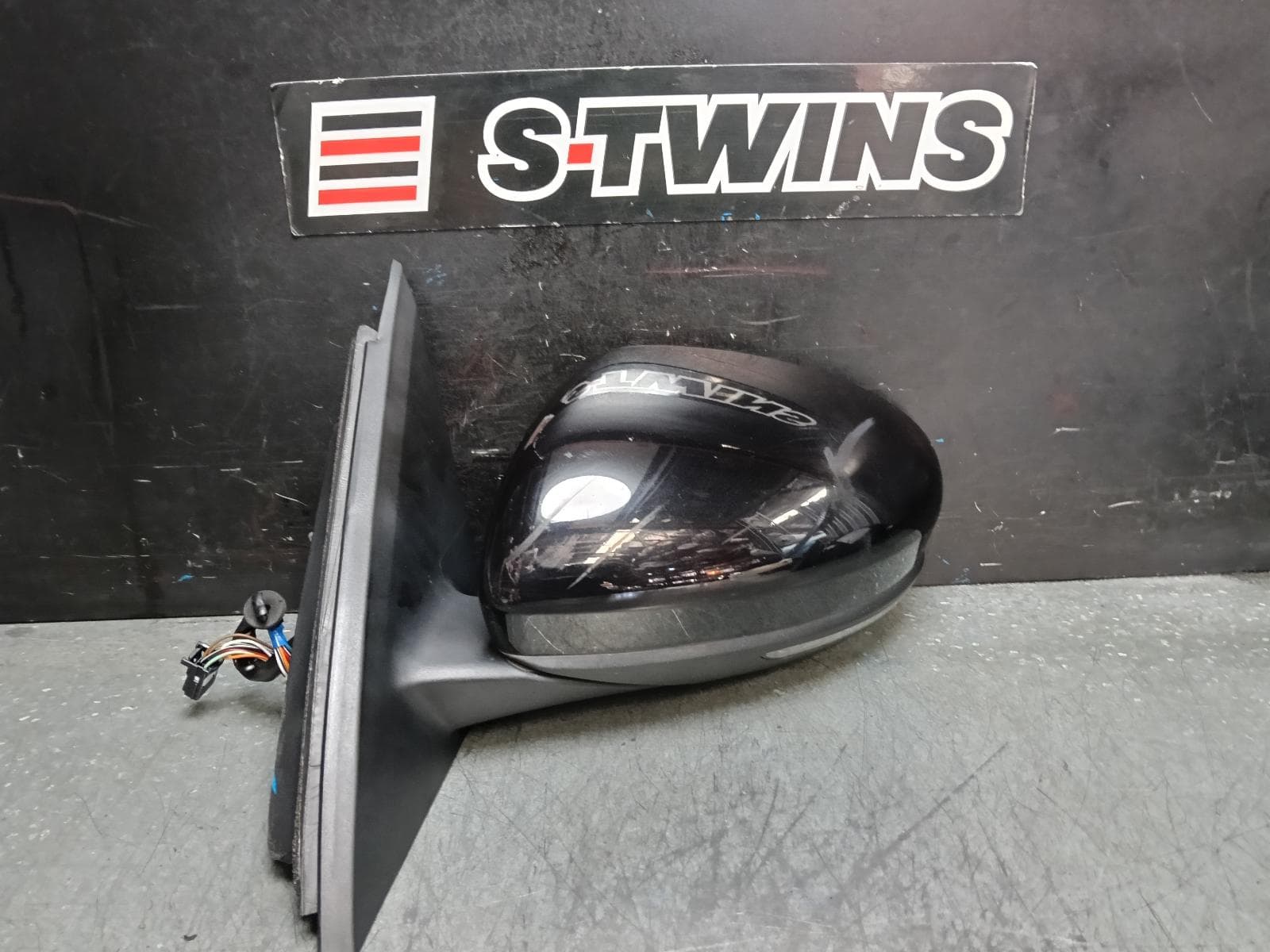 Used auto part listing image: 2021 RENAULT ARKANA LEFT DOOR MIRROR JL1, W/ AUTO POWER FOLD, NON CAMERA TYPE, HIGH GLOSS BLACK, 05/21-04/24 0000391907
