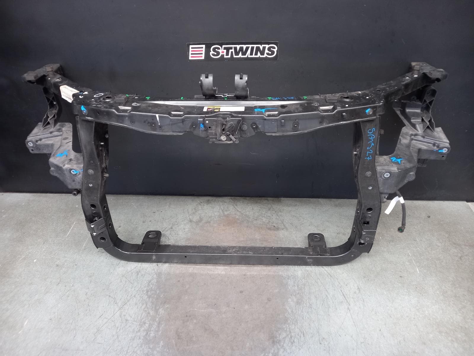 Used auto part listing image: 2018 JEEP GRANDCHEROKEE RADIATOR SUPPORT DIESEL, BOLT ON TYPE, WK, 09/16-02/22 0000375277