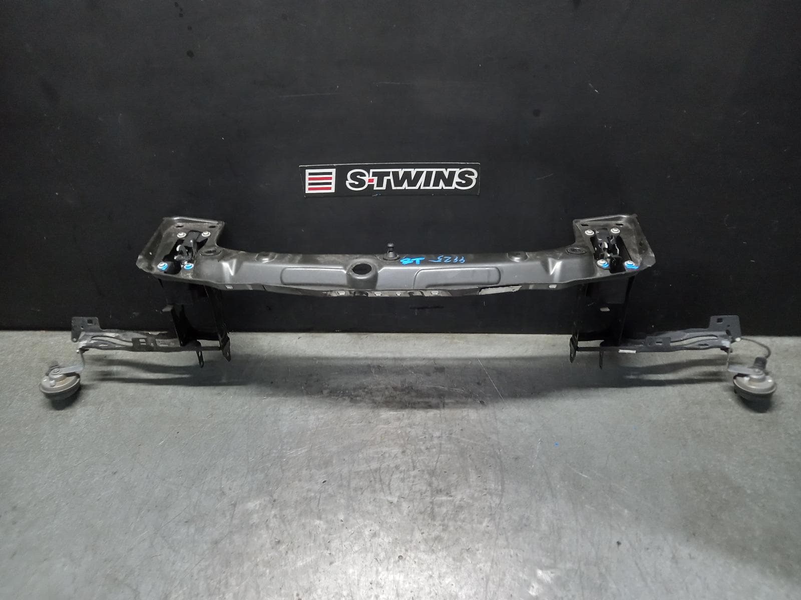 Used auto part listing image: 2013 BMW 1 SERIES RADIATOR SUPPORT F20, HATCH, RADIATOR SUPPORT ASSY (3 PIECES), 06/11-05/19 0000388580