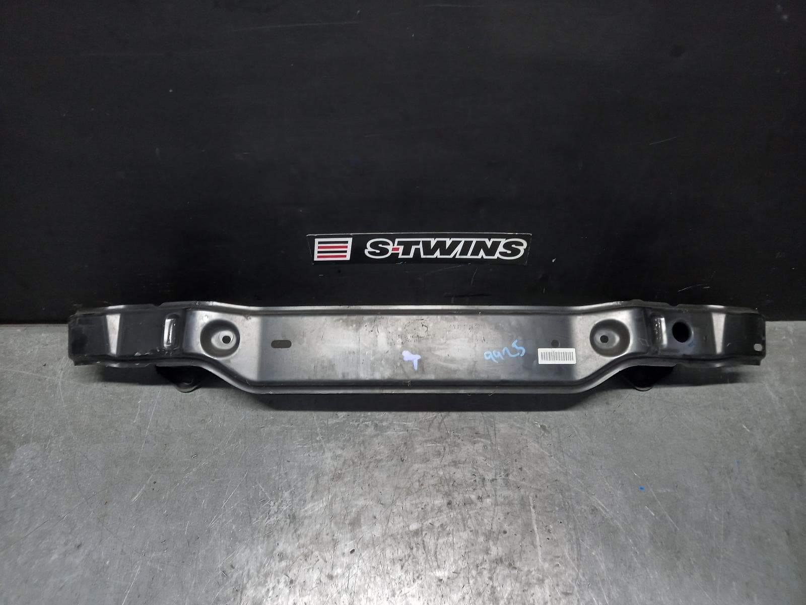 Used auto part listing image: 2013 BMW 1 SERIES R BAR BRACKET REINFO F20, HATCH, MAIN REINFORCEMENT, 06/11-05/19 0000388587