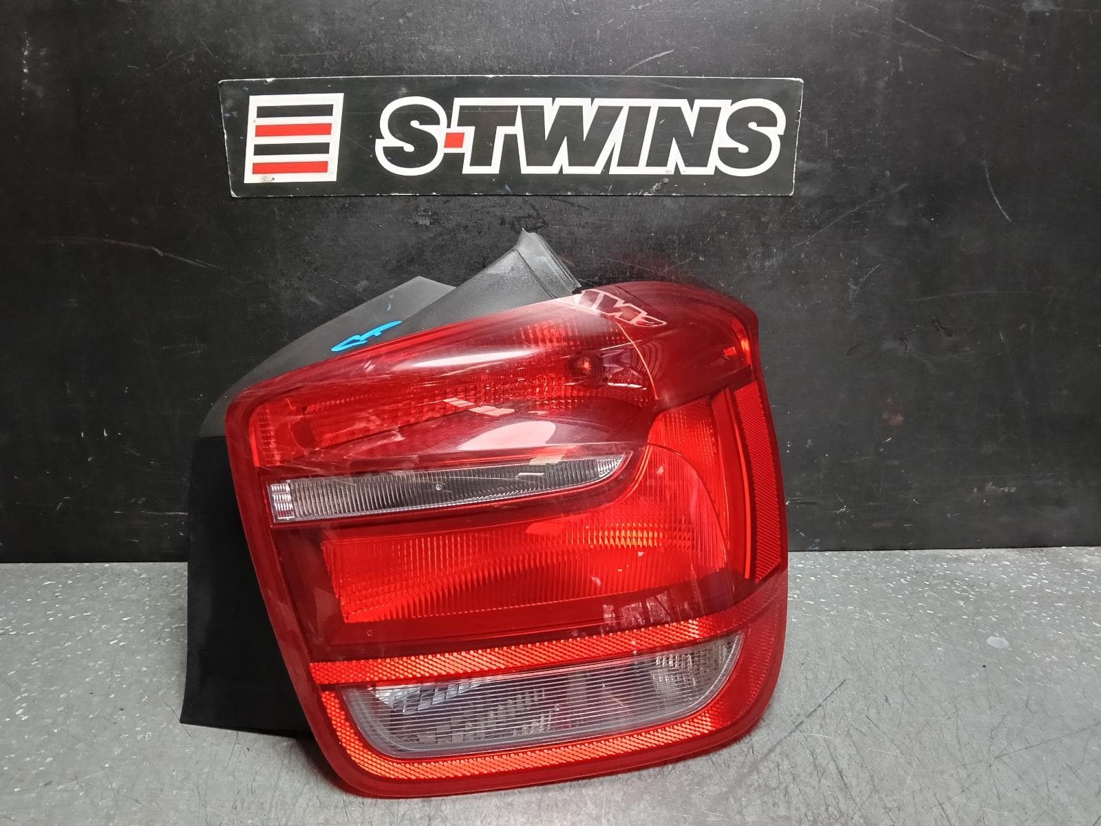 Used auto part listing image: 2013 BMW 1 SERIES RIGHT TAILLIGHT F20, HATCH, NON LED TYPE, 06/11-03/15 0000388588