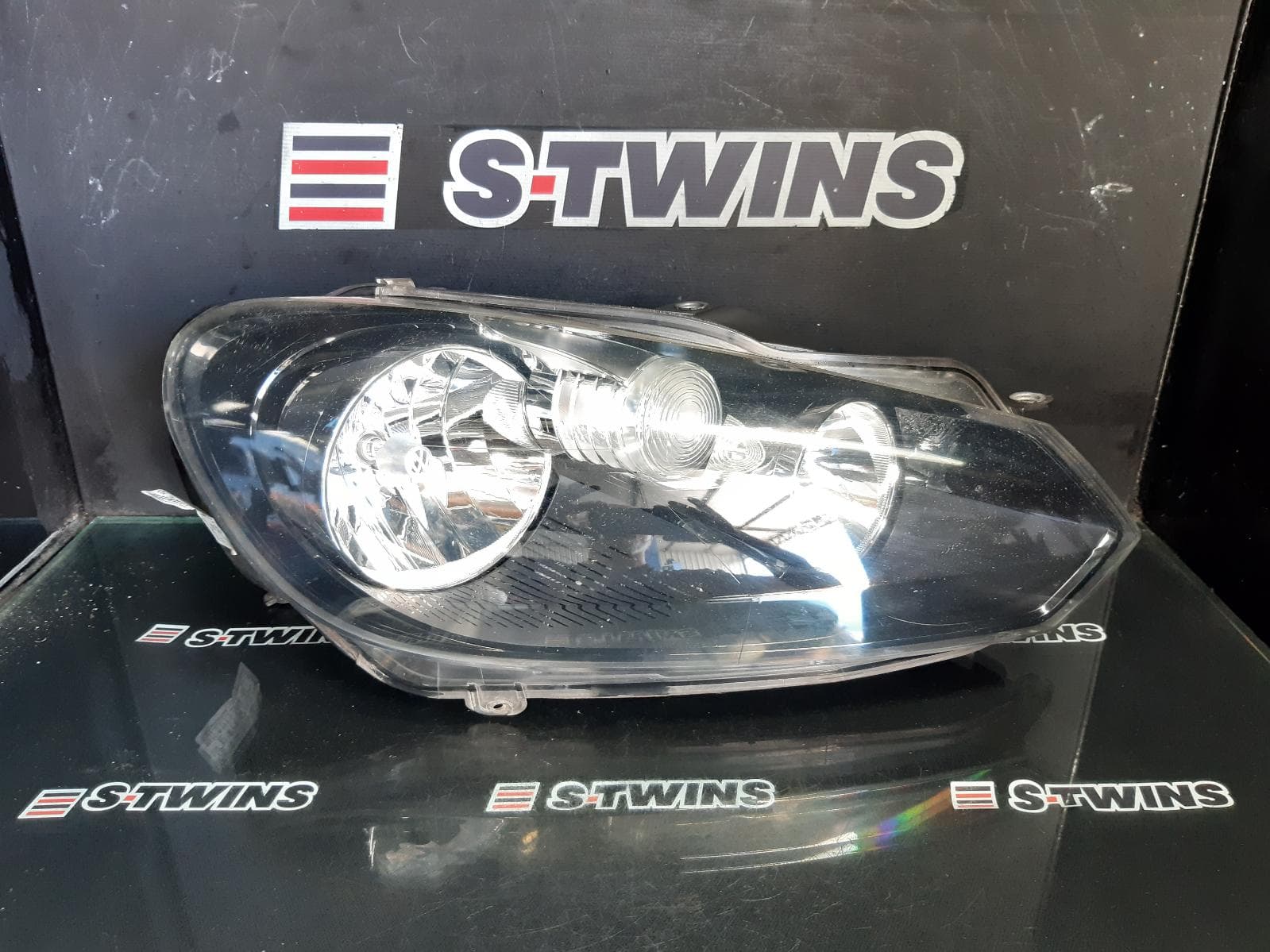 Used auto part listing image: 2011 VOLKSWAGEN GOLF RIGHT HEADLAMP GEN 6, CABRIO, HALOGEN TYPE, 07/11-01/16 0000370315