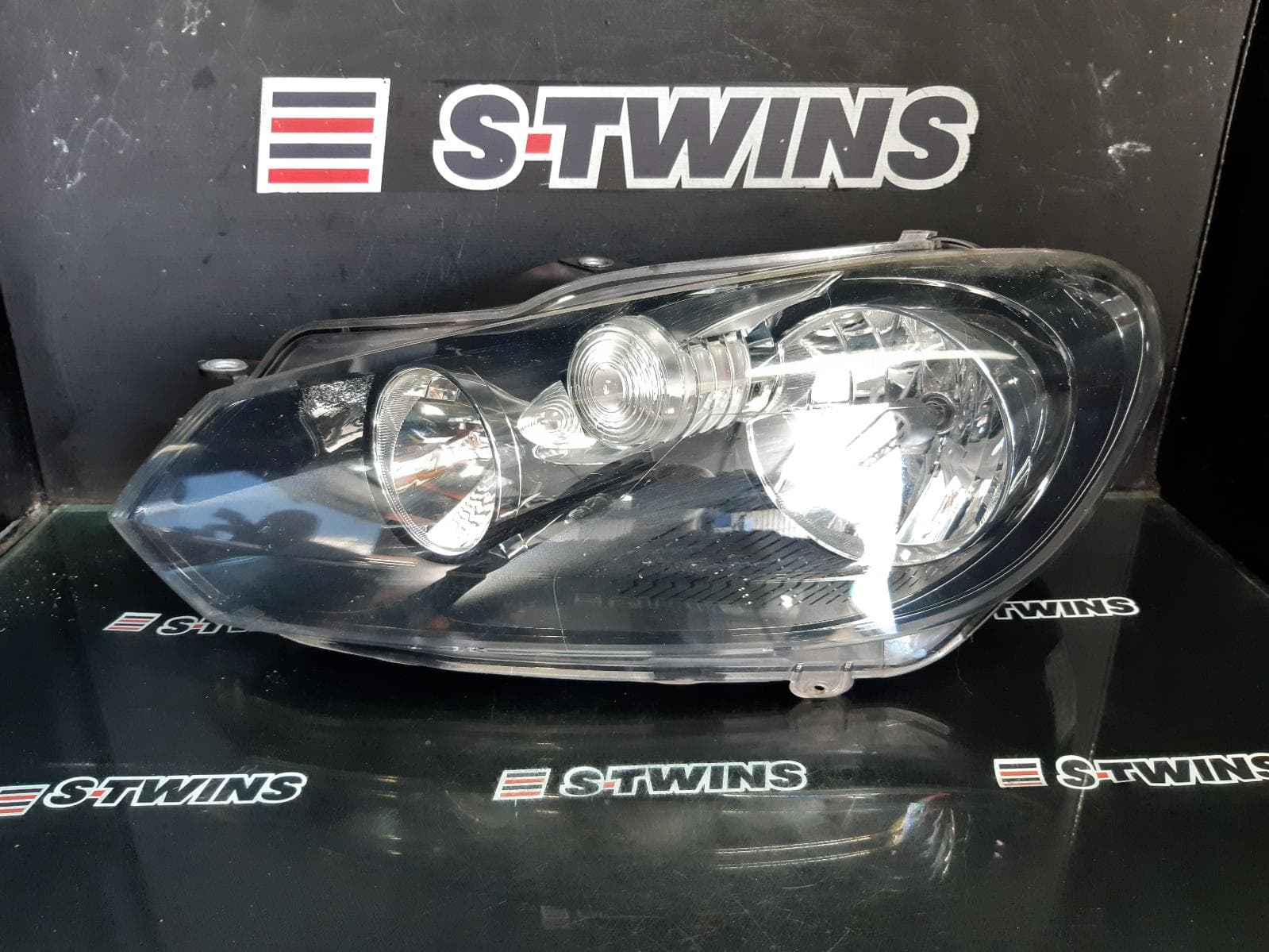 Used auto part listing image: 2011 VOLKSWAGEN GOLF LEFT HEADLAMP GEN 6, CABRIO, HALOGEN TYPE, 07/11-01/16 0000370318