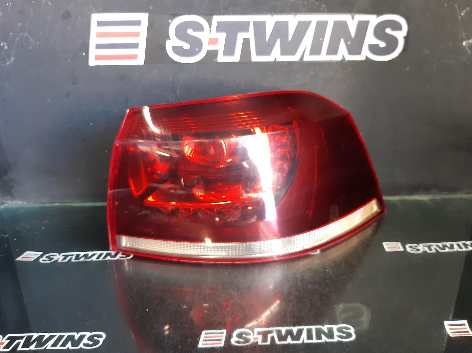 Used auto part listing image: 2011 VOLKSWAGEN GOLF RIGHT TAILLIGHT GEN 6, CABRIO, 07/11-01/16 0000370320
