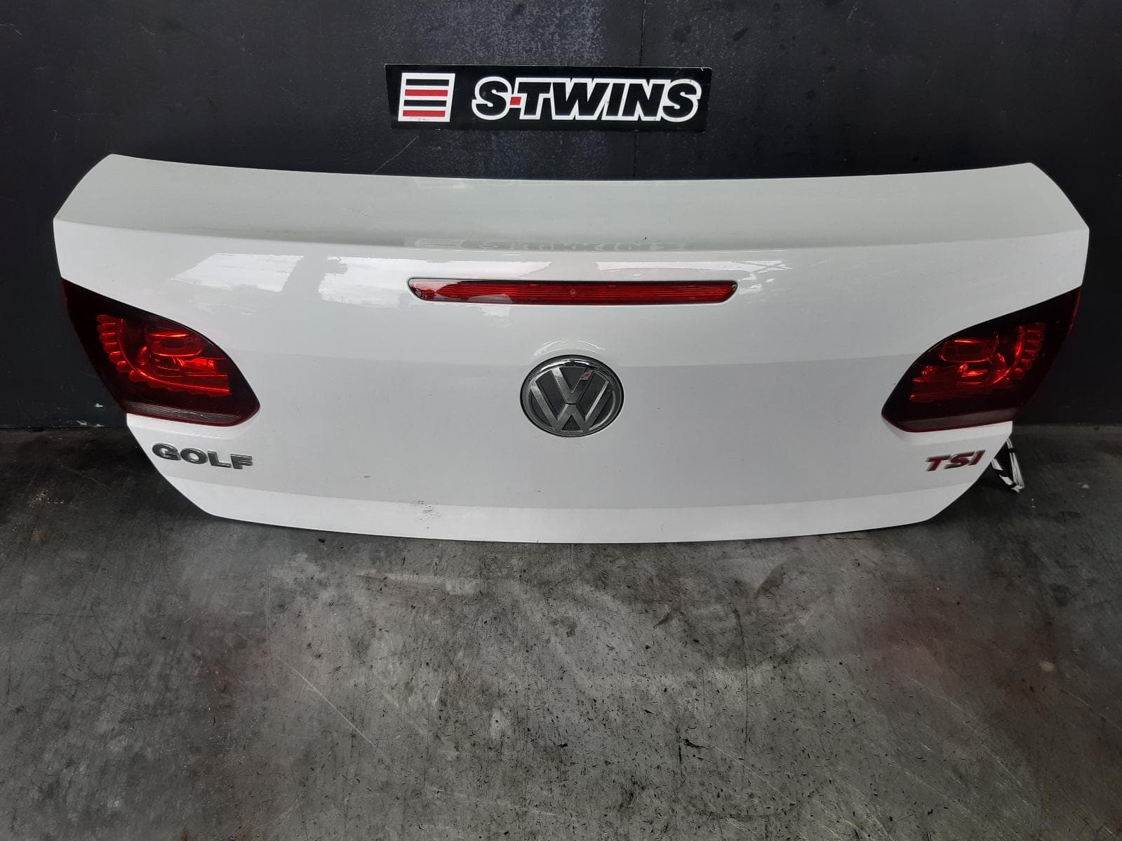 Used auto part listing image: 2011 VOLKSWAGEN GOLF BOOTLID TAILGATE BOOTLID, GEN 6, CABRIO, 07/11-01/16 0000370148