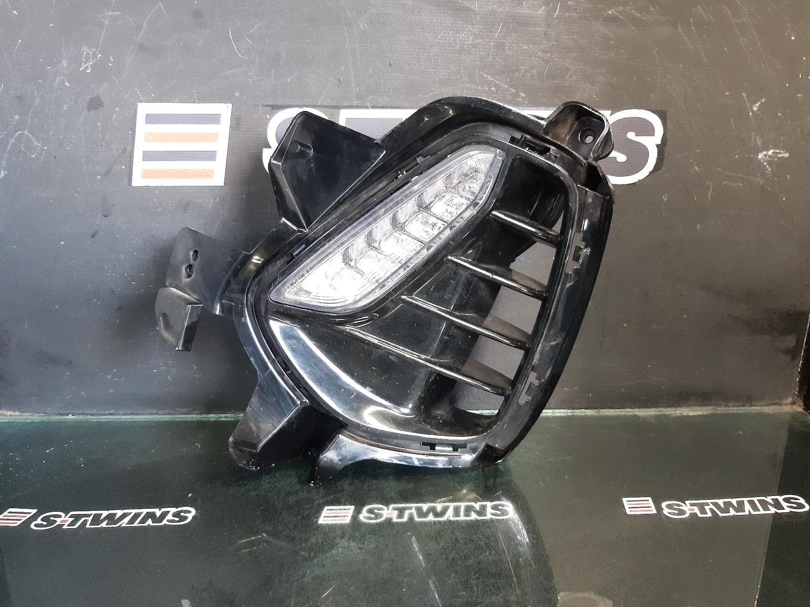 Used auto part listing image: 2018 HYUNDAI I30 DAYTIME RUNNING LAMP, PD, HATCH (S. KOREA VIN KMHH), SINGLE LED TYPE (3 PIN PLUG), GO/ACTIVE/ELITE/SR, 03/17-07/20 0000370461