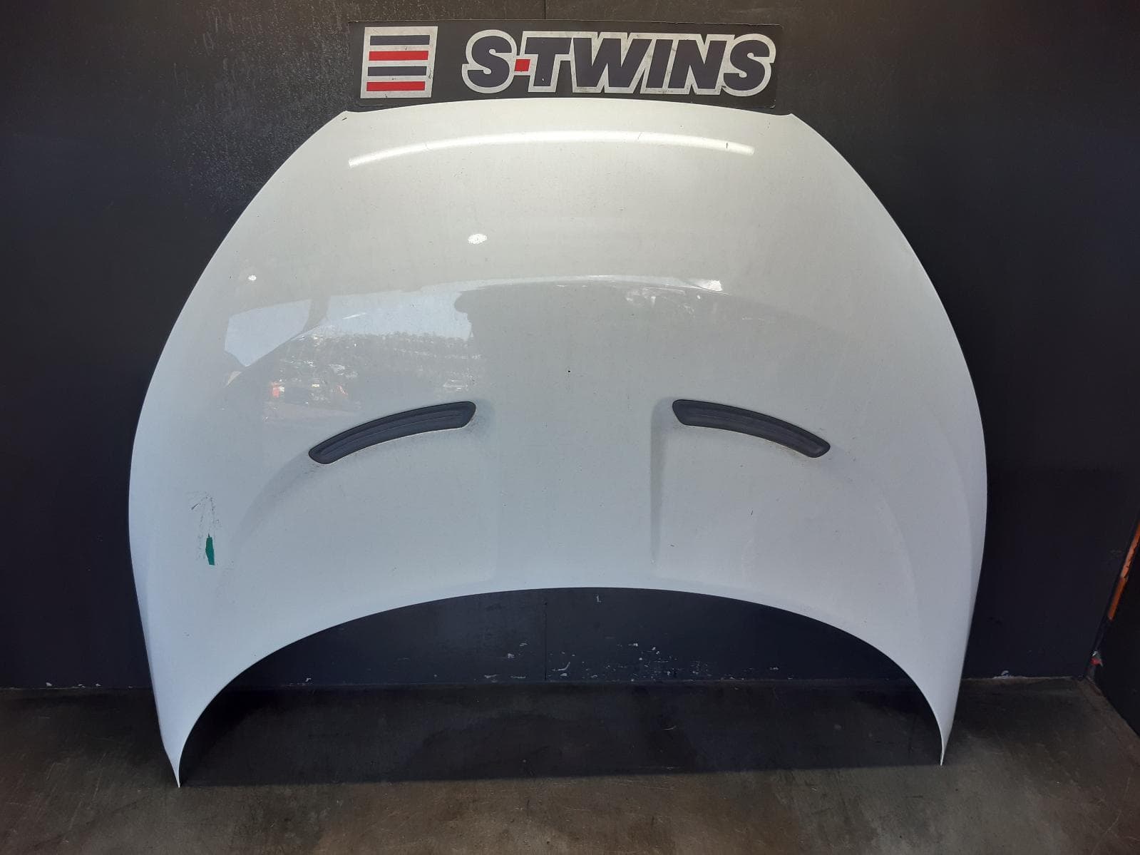 Used auto part listing image: 2015 HYUNDAI VELOSTER BONNET FS, STRUT TYPE, 10/11-04/15 0000370433