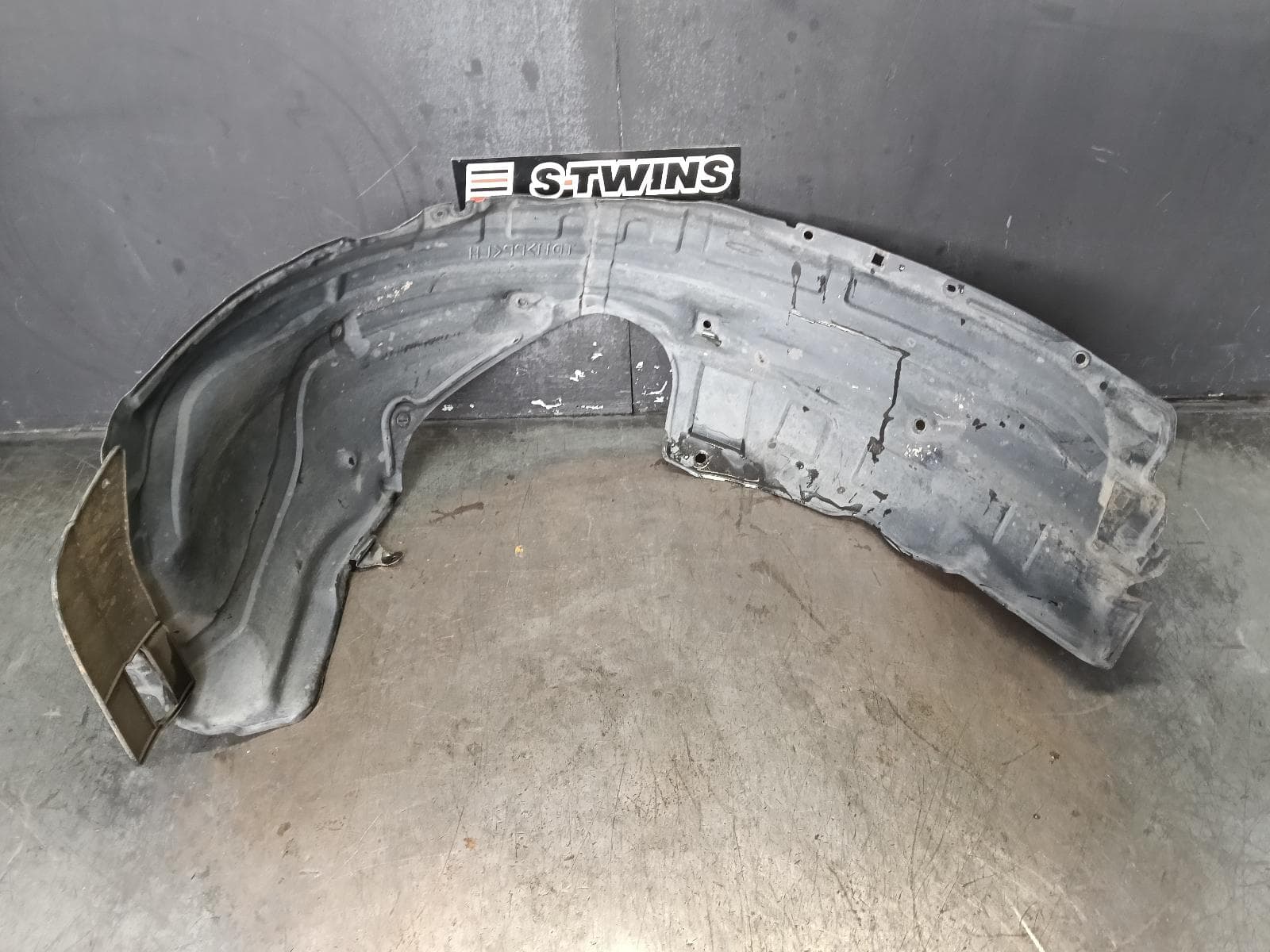 Used auto part listing image: 2012 MAZDA CX9 LEFT GUARD LINER TB, FRONT, 12/07-12/15 0000377837