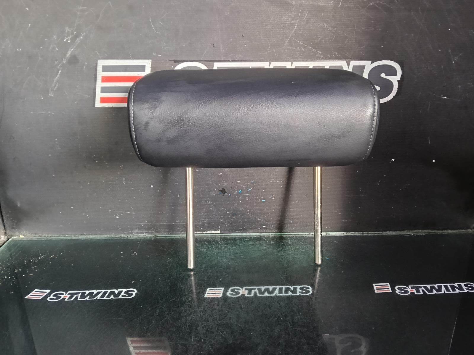 Used auto part listing image: 2012 MAZDA CX9 HEADREST CENTRE REAR 2ND ROW, LEATHER, TB, 12/07-12/15 0000377731