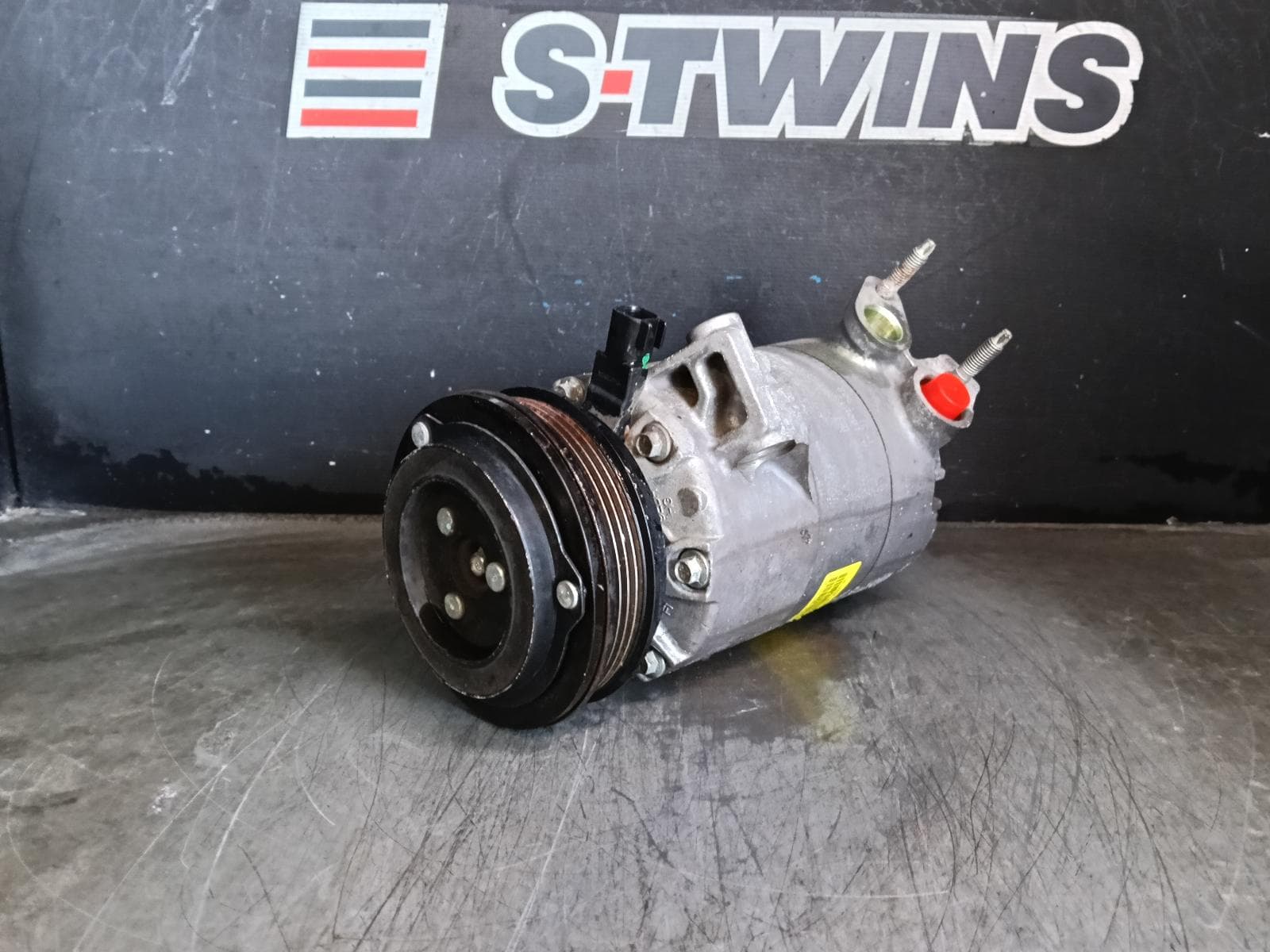 Used auto part listing image: 2016 FORD FOCUS A C COMPRESSOR LZ, 2.0/2.3, PETROL, 10/14-11/18 0000379292