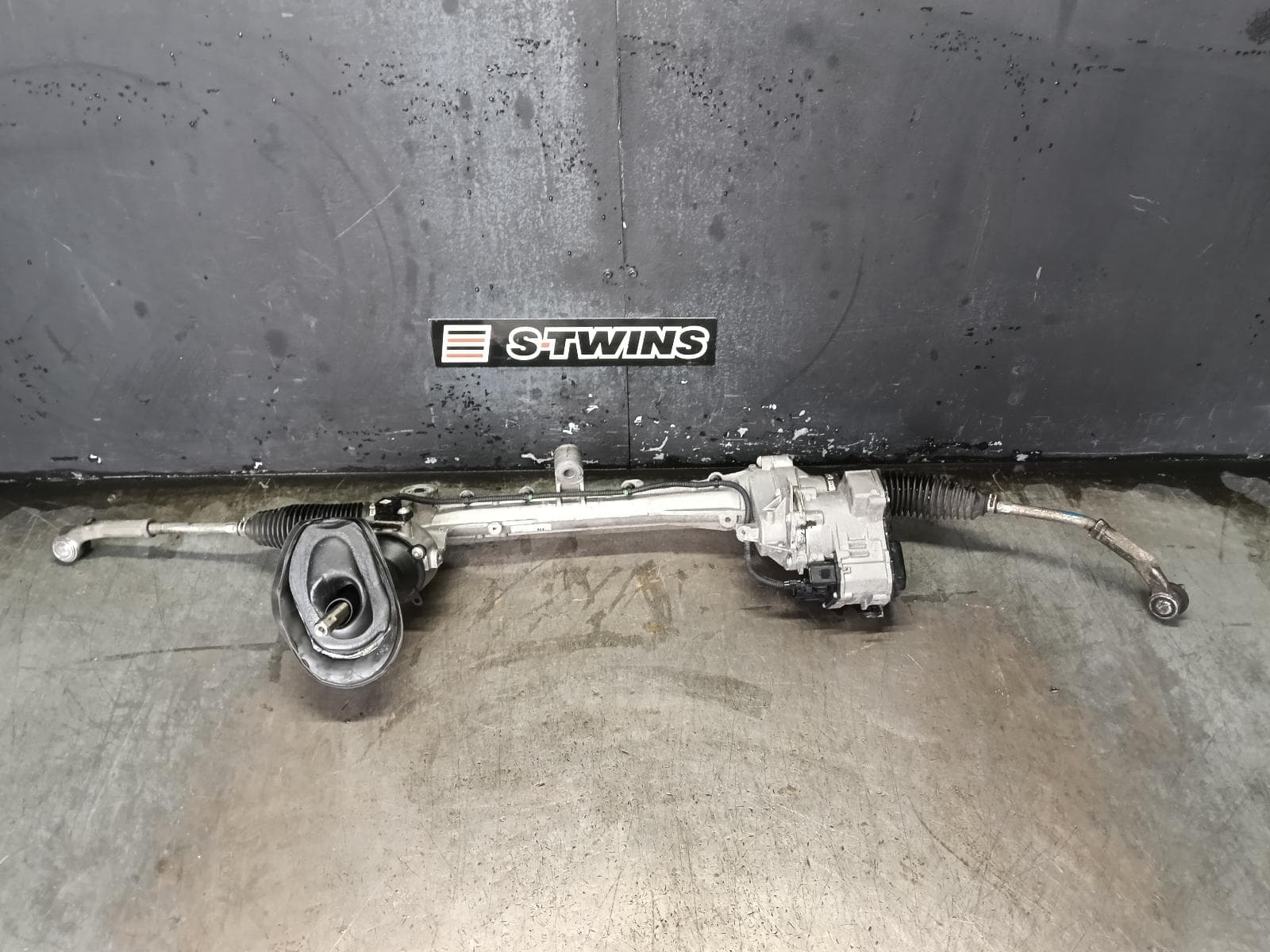 Used auto part listing image: 2016 FORD FOCUS STEERING BOX RACK LZ, RS, 01/16-11/18 0000378943