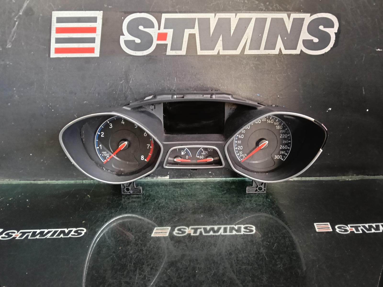 Used auto part listing image: 2016 FORD FOCUS INSTRUMENTCLUSTER 2.3, MANUAL T/M, RS, LZ, 01/16-11/18 0000378906