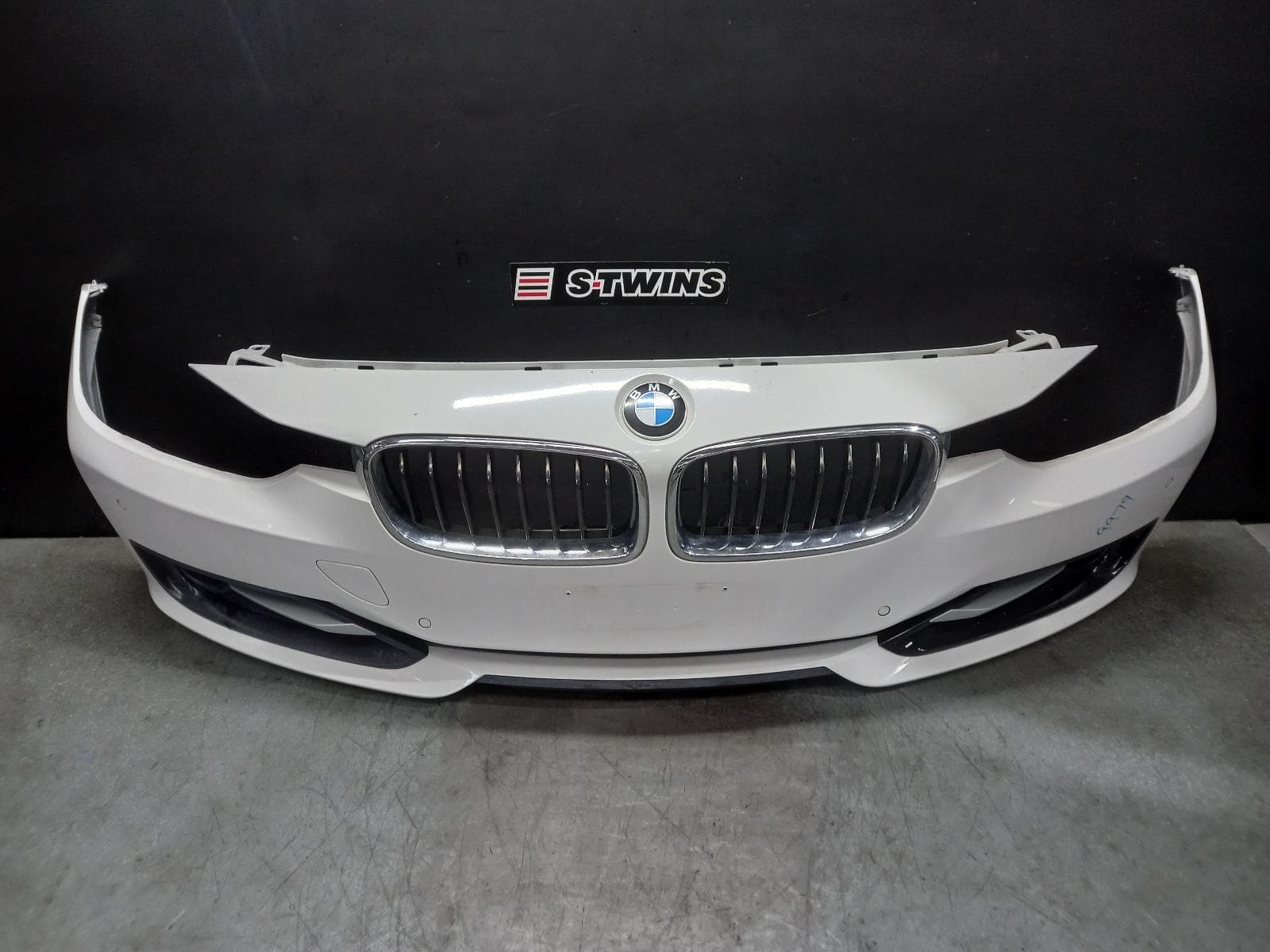 Used auto part listing image: 2012 BMW 3 SERIES FRONT BUMPER F30, SEDAN, MODERN LINE, NON H/LAMP WASHER, W/ PARK SENSOR TYPE, 11/11-12/15 0000381619