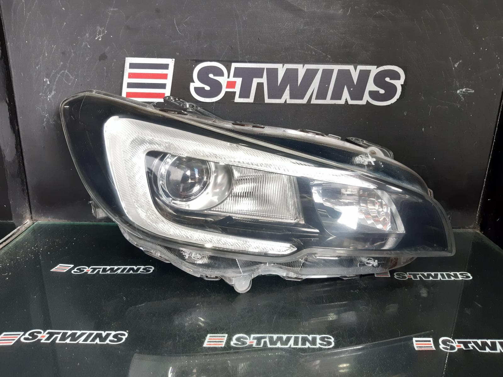 Used auto part listing image: 2014 SUBARU WRX RIGHT HEADLAMP V1, LED TYPE, 03/14-05/17 0000366913