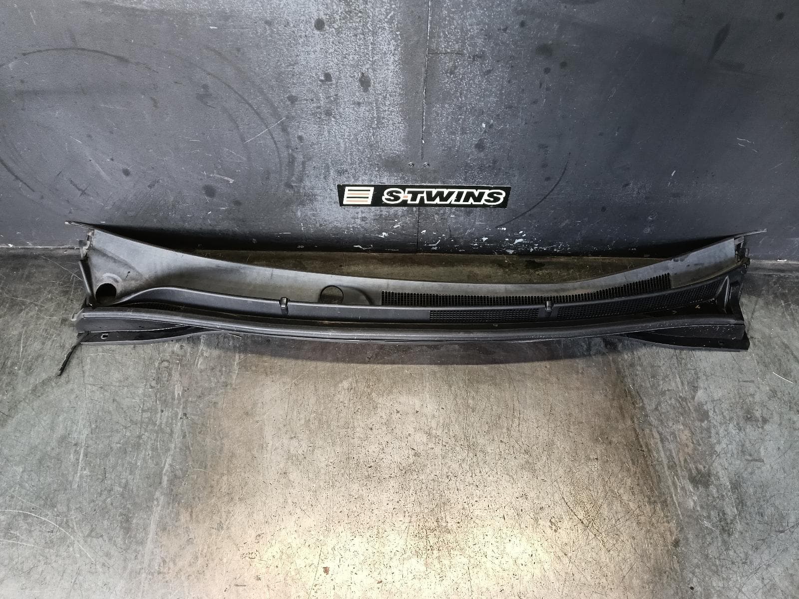 Used auto part listing image: 2019 KIA CARNIVAL/GRAND CARNIVAL PLENUM CHAMBER YP, 01/15-10/20 0000378308