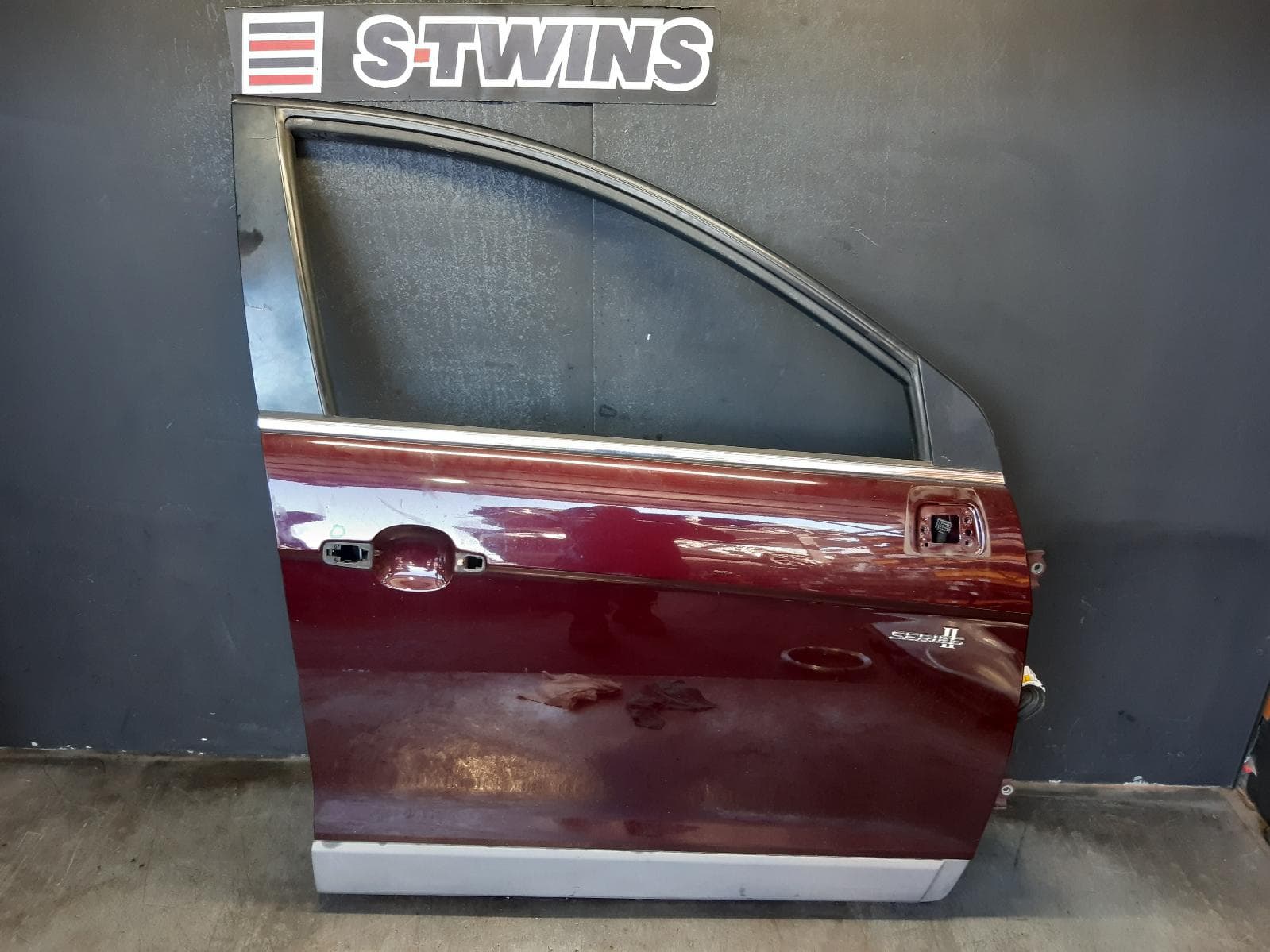 Used auto part listing image: 2013 HOLDEN CAPTIVA RIGHT FRONT DOOR CG, CX/LX/CAPTIVA 7 (4TH VIN = C), W/ CURTAIN AIRBAG/SENSOR TYPE, 09/06-11/13 0000370676