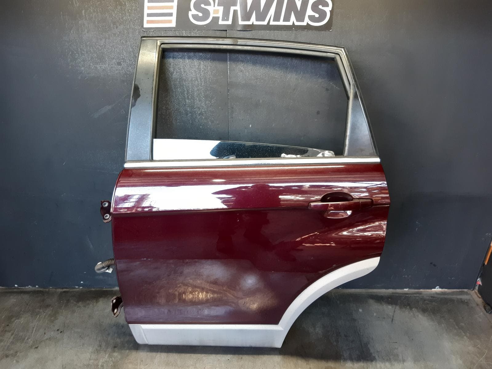 Used auto part listing image: 2013 HOLDEN CAPTIVA LEFT REAR DOOR SLIDING CG, CX/LX/SX/CAPTIVA 7 (4TH VIN = C), 09/06-11/13 0000370673