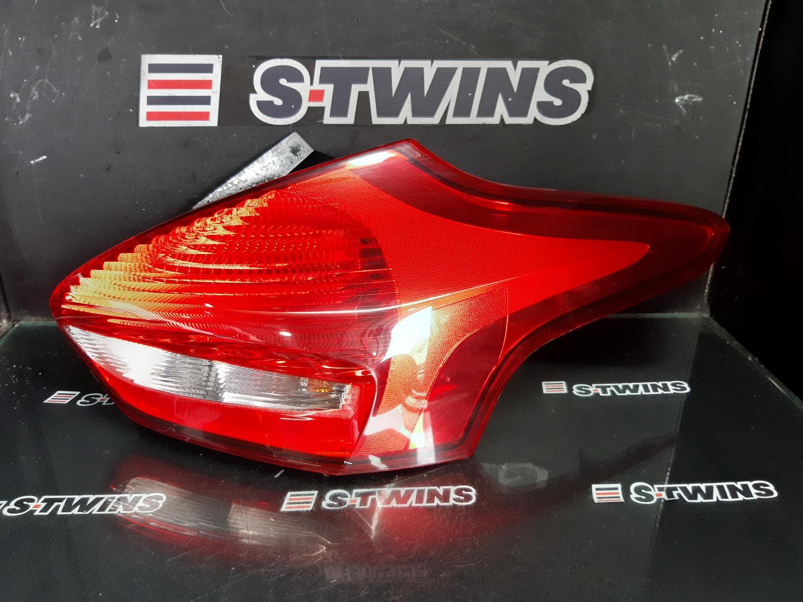 Used auto part listing image: 2016 FORD FOCUS RIGHT TAILLIGHT LZ, HATCH, SPORT/TITANIUM, LED TYPE, 07/15-11/18 0000371109