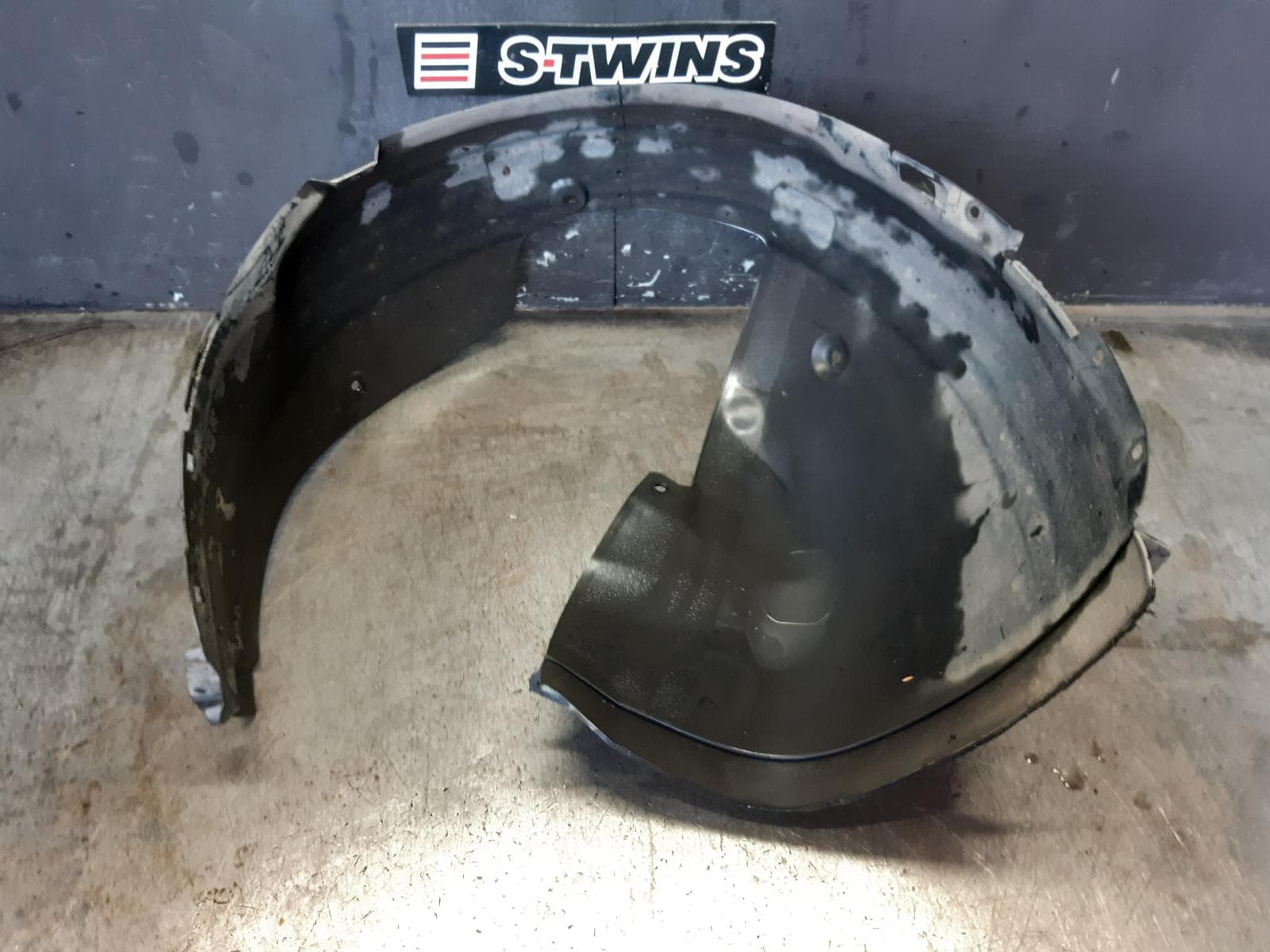 Used auto part listing image: 2018 HYUNDAI I30 RIGHT GUARD LINER FRONT, PD, HATCH (S. KOREA VIN KMHH), STANDARD TYPE, 03/17-07/20 0000373304
