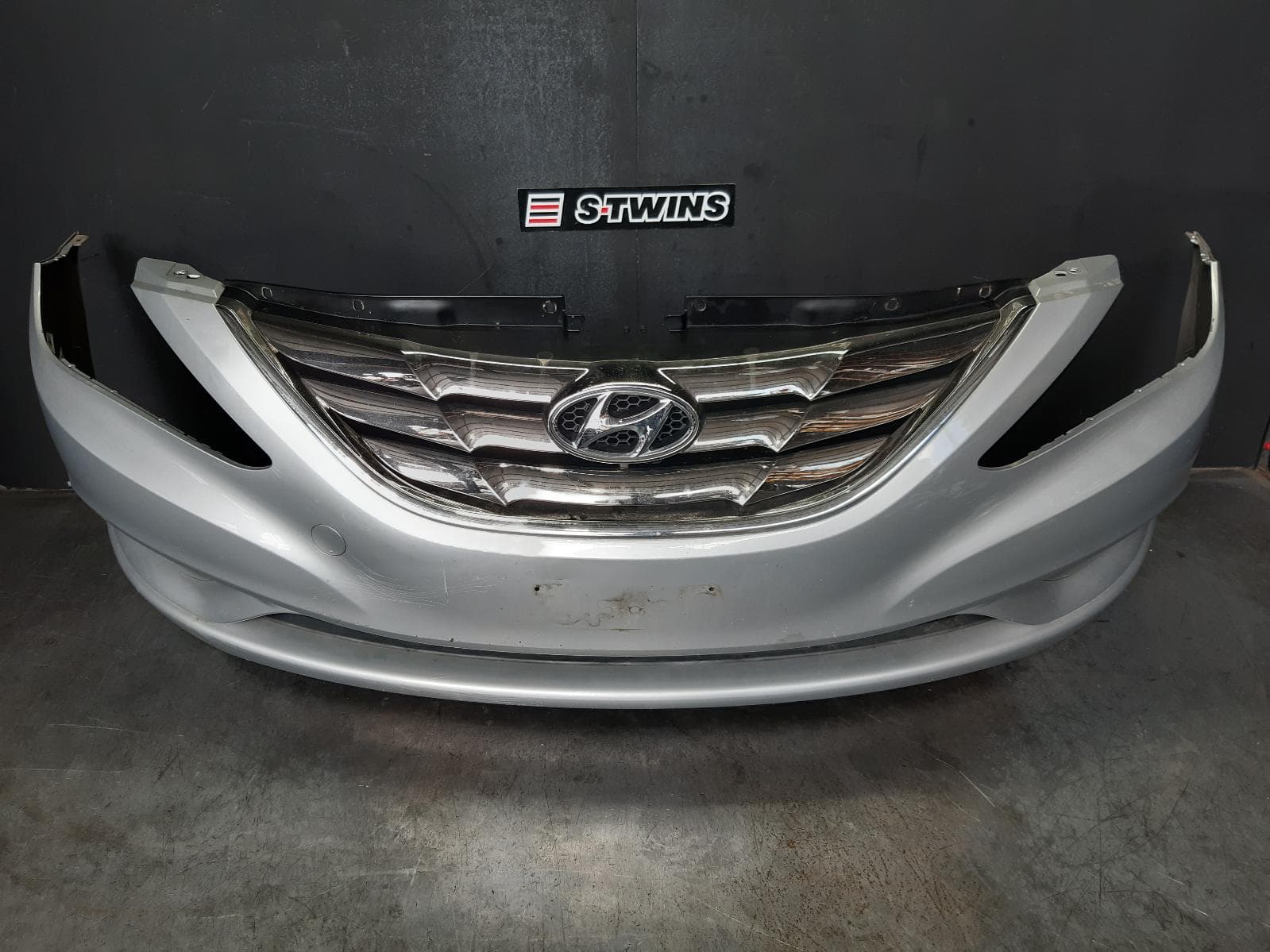 Used auto part listing image: 2013 HYUNDAI I45 FRONT BUMPER YF, NON PARK SENSOR TYPE, 02/10-04/14 (AUS ONLY) 0000371204