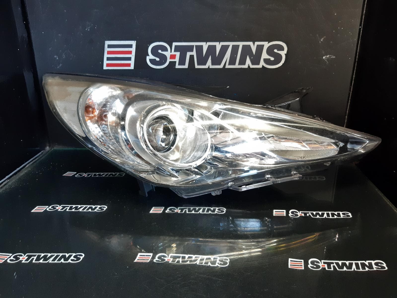 Used auto part listing image: 2013 HYUNDAI I45 RIGHT HEADLAMP YF, 02/10-04/14 0000371518