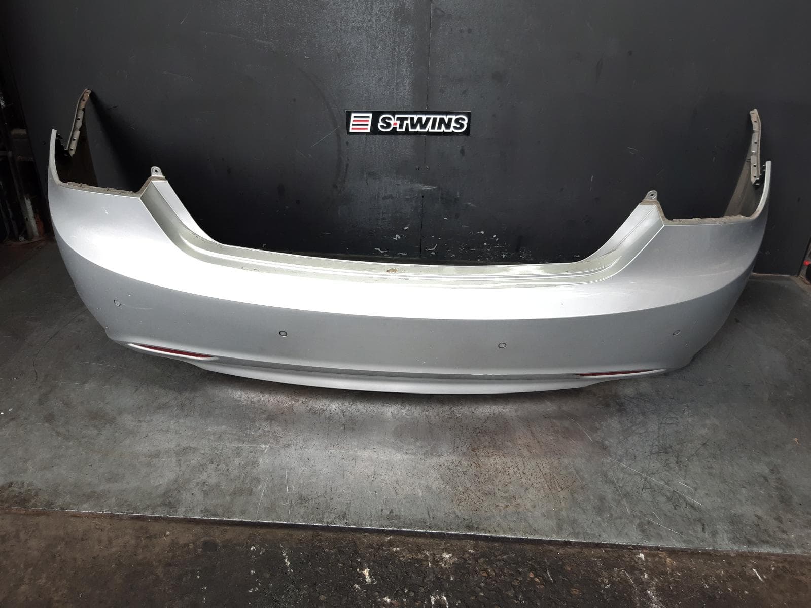 Used auto part listing image: 2013 HYUNDAI I45 REAR BUMPER YF, DUAL EXHAUST, W/ PARK SENSOR TYPE, 02/10-04/14 0000371205