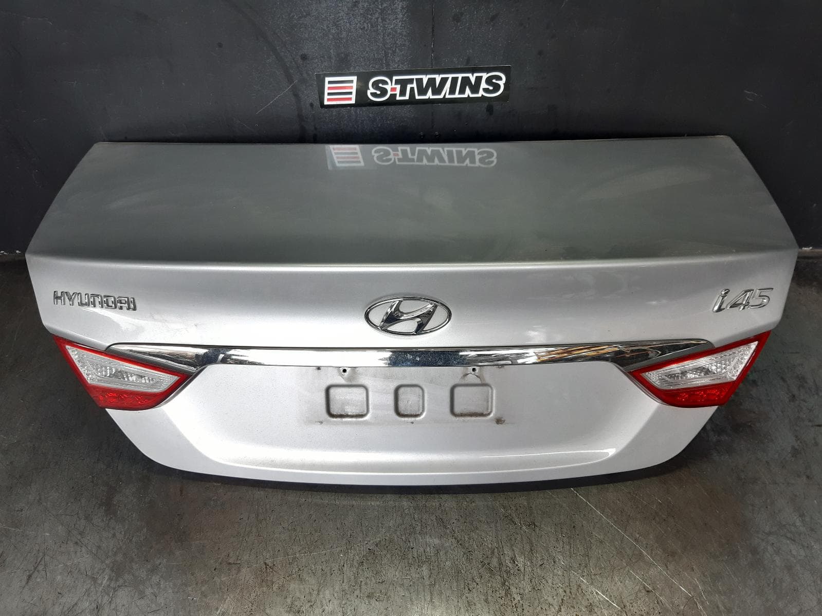 Used auto part listing image: 2013 HYUNDAI I45 BOOTLID TAILGATE BOOTLID, YF, 02/10-04/14 0000371199