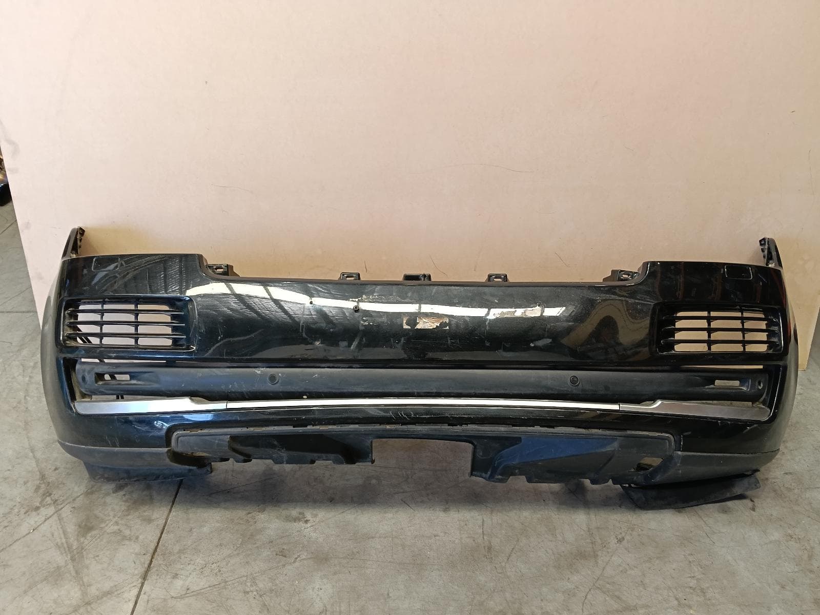 Used auto part listing image: 2020 LAND ROVER RANGEROVER FRONT BUMPER BUMPER BAR, W/ PARK SENSOR TYPE, L405, 01/13-12/21 0000370783