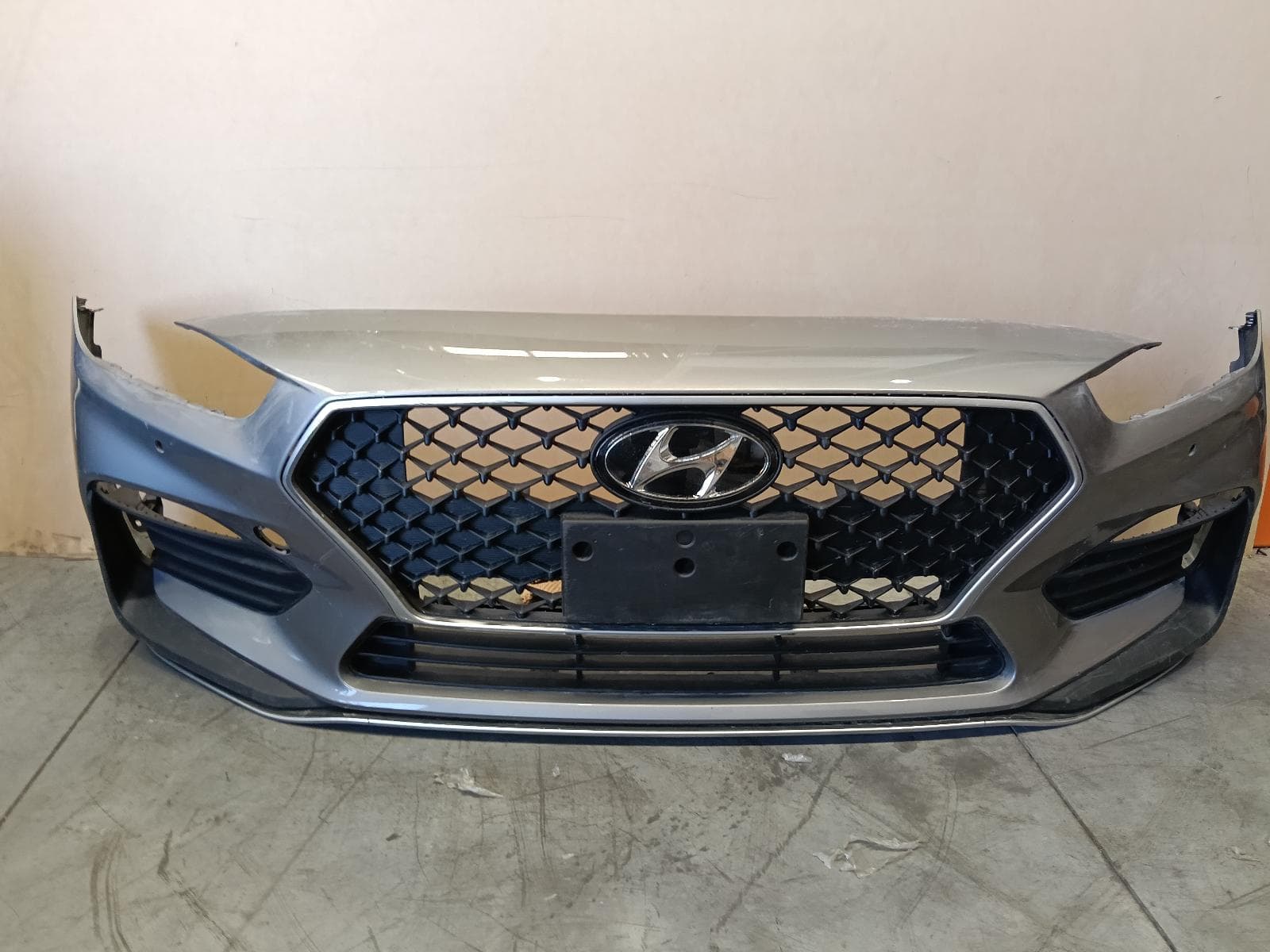 Used auto part listing image: 2020 HYUNDAI I30 FRONT BUMPER PD, HATCH (S. KOREA VIN KMHH), BUMPER BAR, W/ PARK SENSOR TYPE, N LINE, 03/17-12/23 0000370926