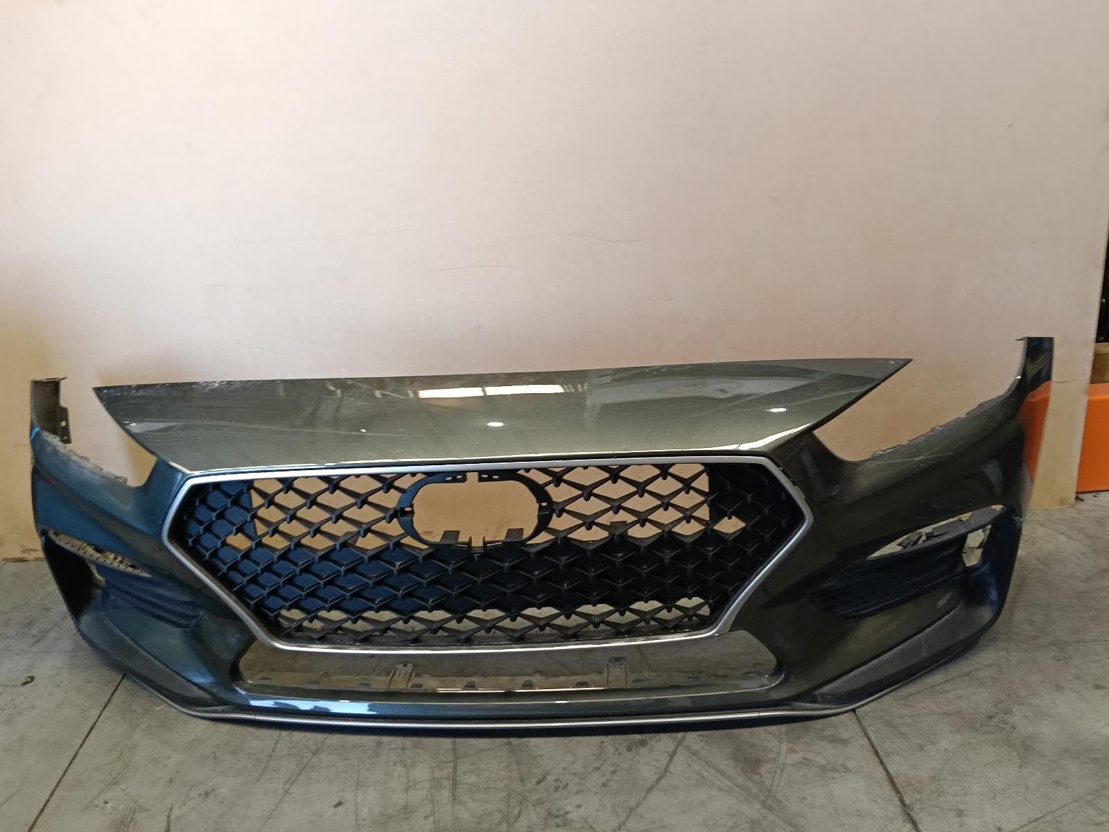 Used auto part listing image: 2021 HYUNDAI I30 FRONT BUMPER PD, HATCH (S. KOREA VIN KMHH), BUMPER BAR, W/ PARK SENSOR TYPE, N LINE, 03/17-12/23 0000370928