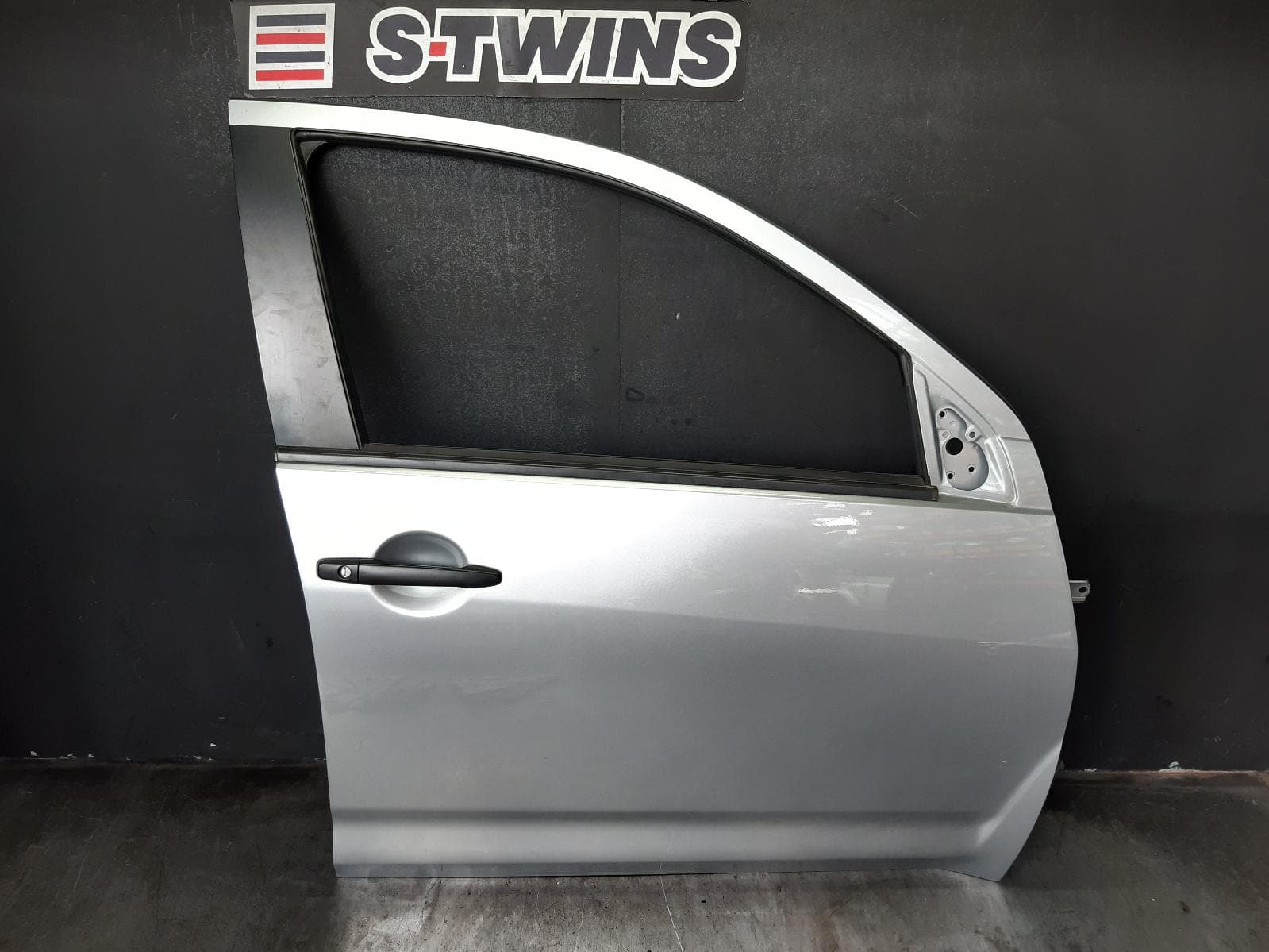 Used auto part listing image: 2008 MITSUBISHI OUTLANDER RIGHT FRONT DOOR ZG, 11/06-09/09 0000371167
