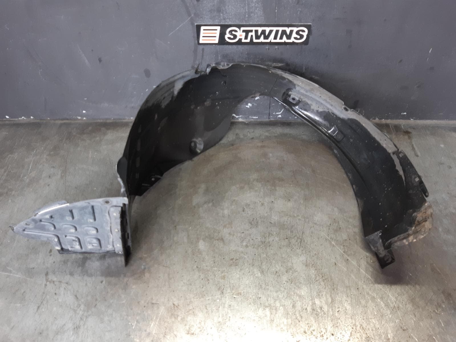 Used auto part listing image: 2008 MITSUBISHI OUTLANDER LEFT GUARD LINER ZG-ZH, 11/06-10/12 0000371264