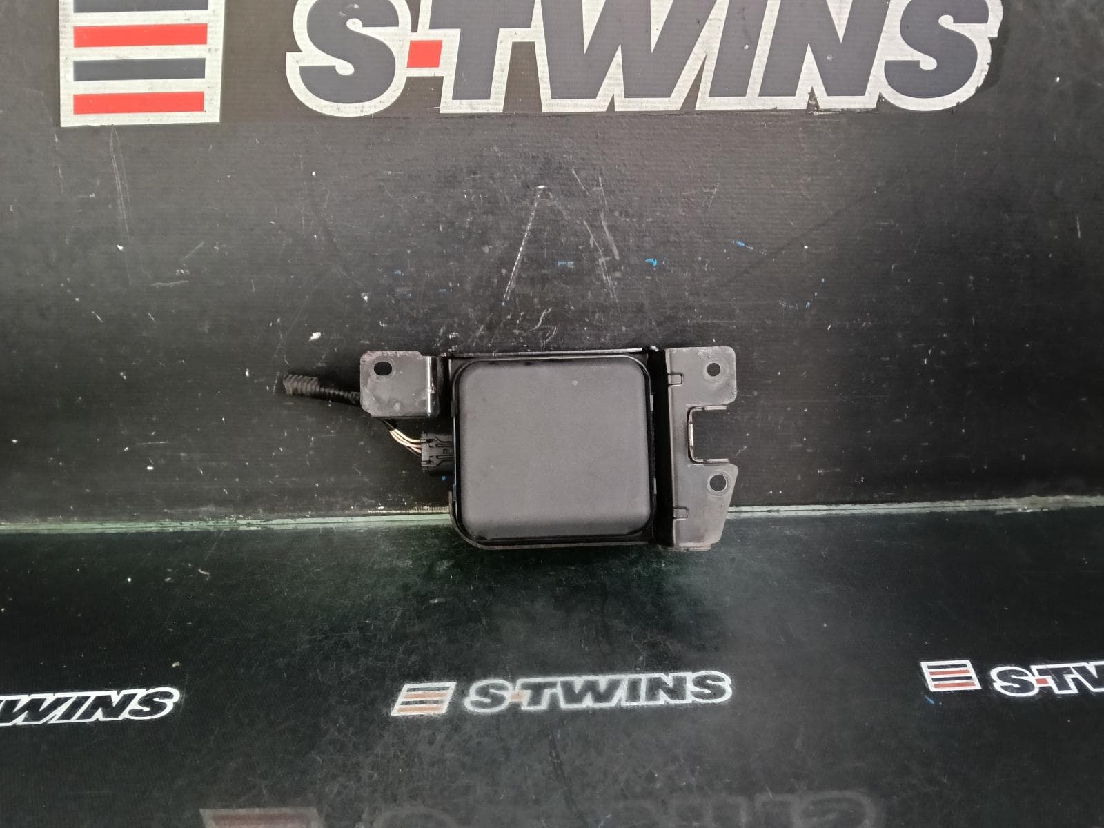 Used auto part listing image: 2018 KIA SORENTO REVERSE CAMERA UM, FRONT RADAR SENSOR, 03/15-01/20 0000398383