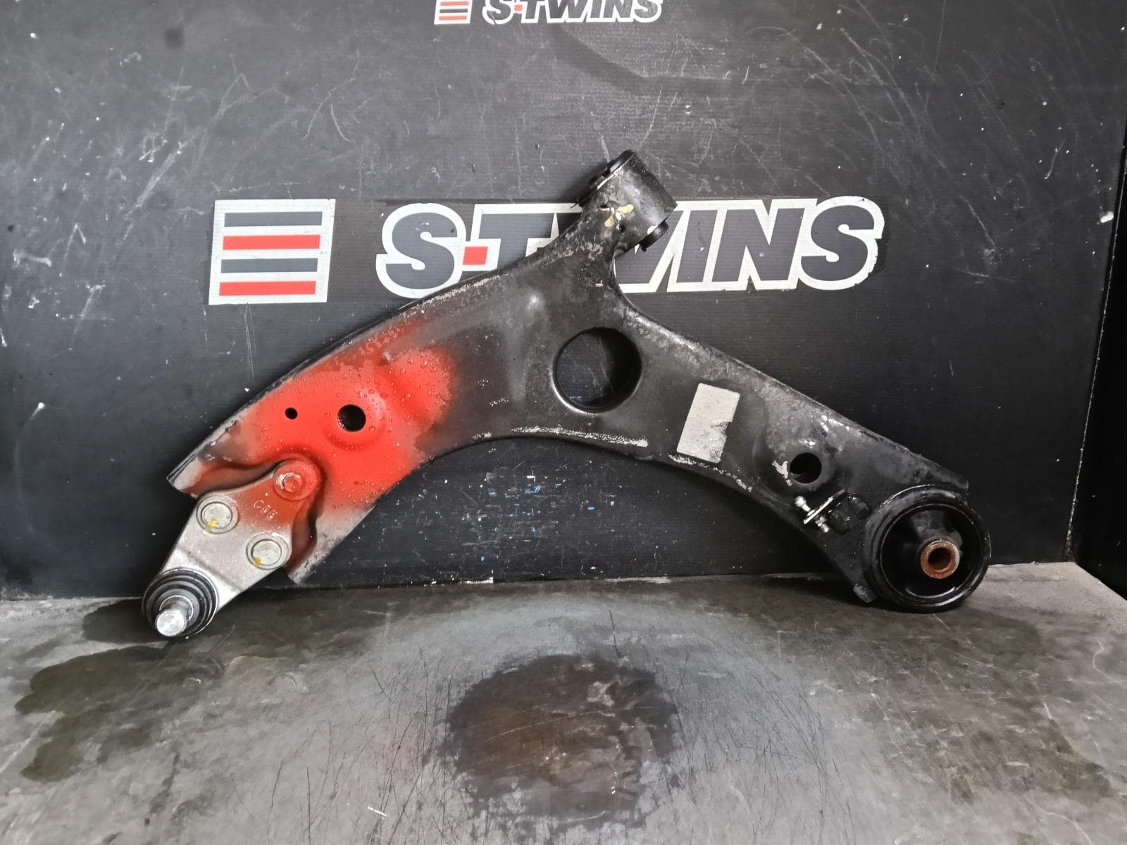 Used auto part listing image: 2018 KIA SORENTO LEFT FRONT LOWER CONTROL ARM UM, 03/15-02/20 0000398388