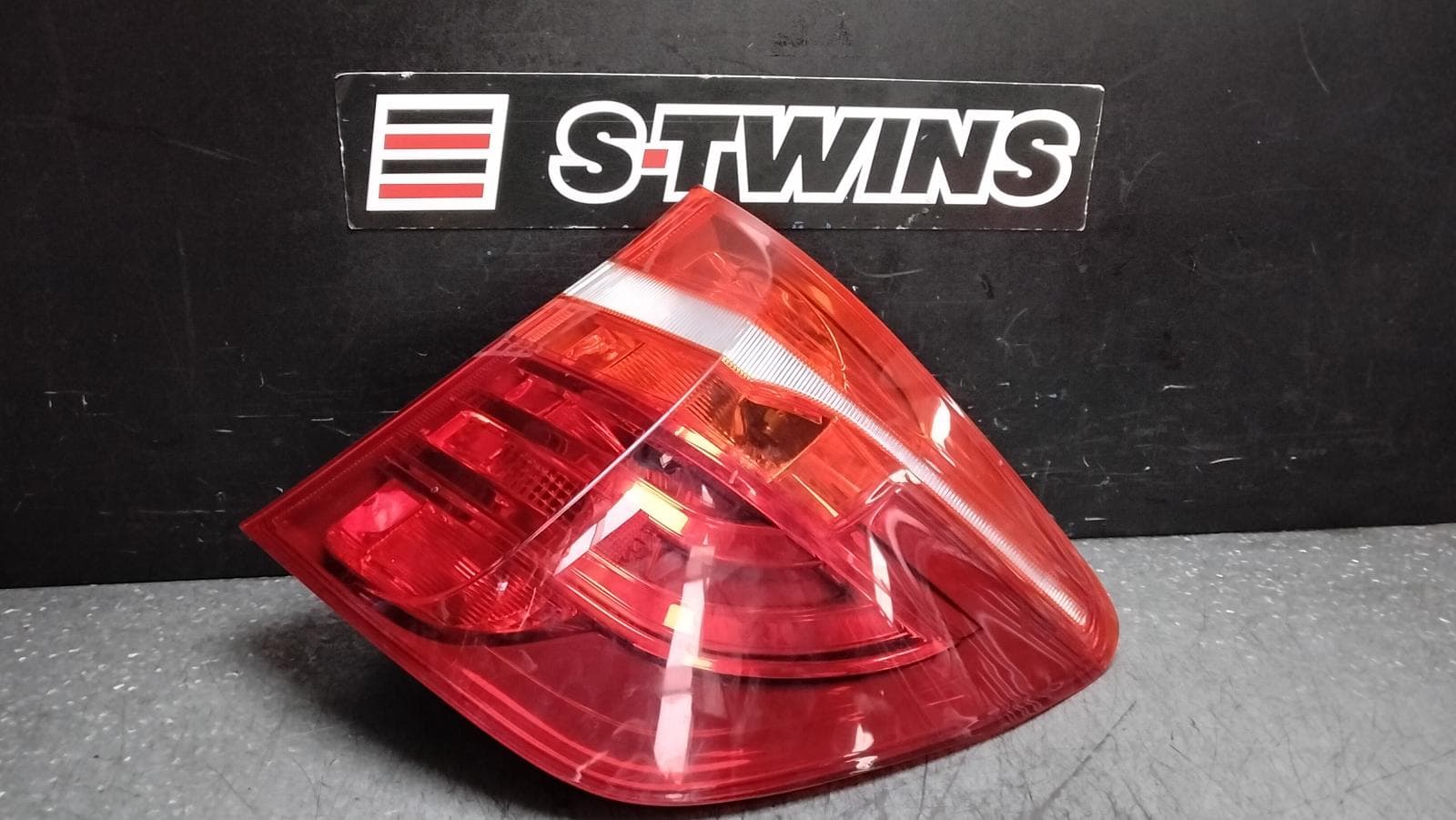 Used auto part listing image: 2013 BMW X3 RIGHT TAILLIGHT IN BODY, F25, HALOGEN TYPE, 12/10-07/17 0000391127
