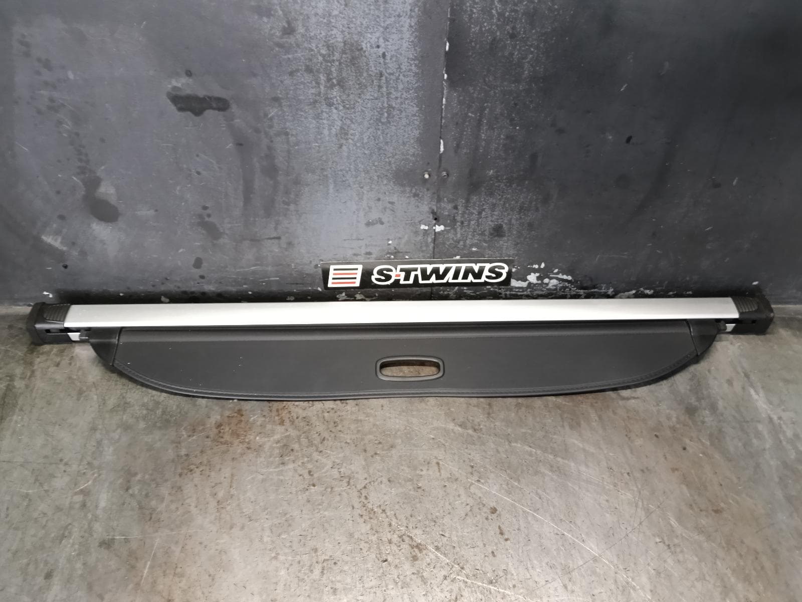Used auto part listing image: 2018 KIA SORENTO PARCEL SHELF CARGO BLIND UM, CARGO BLIND, 03/15-01/20 0000398401