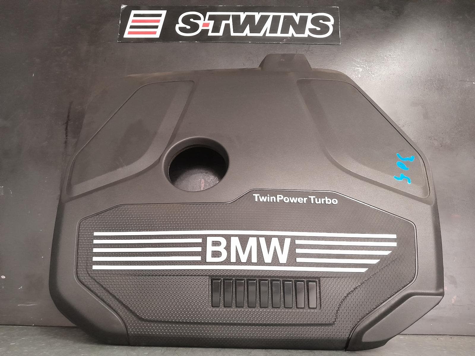 Used auto part listing image: 2018 BMW X1 ENGINE COVER F48, 08/15-06/22 0000371197