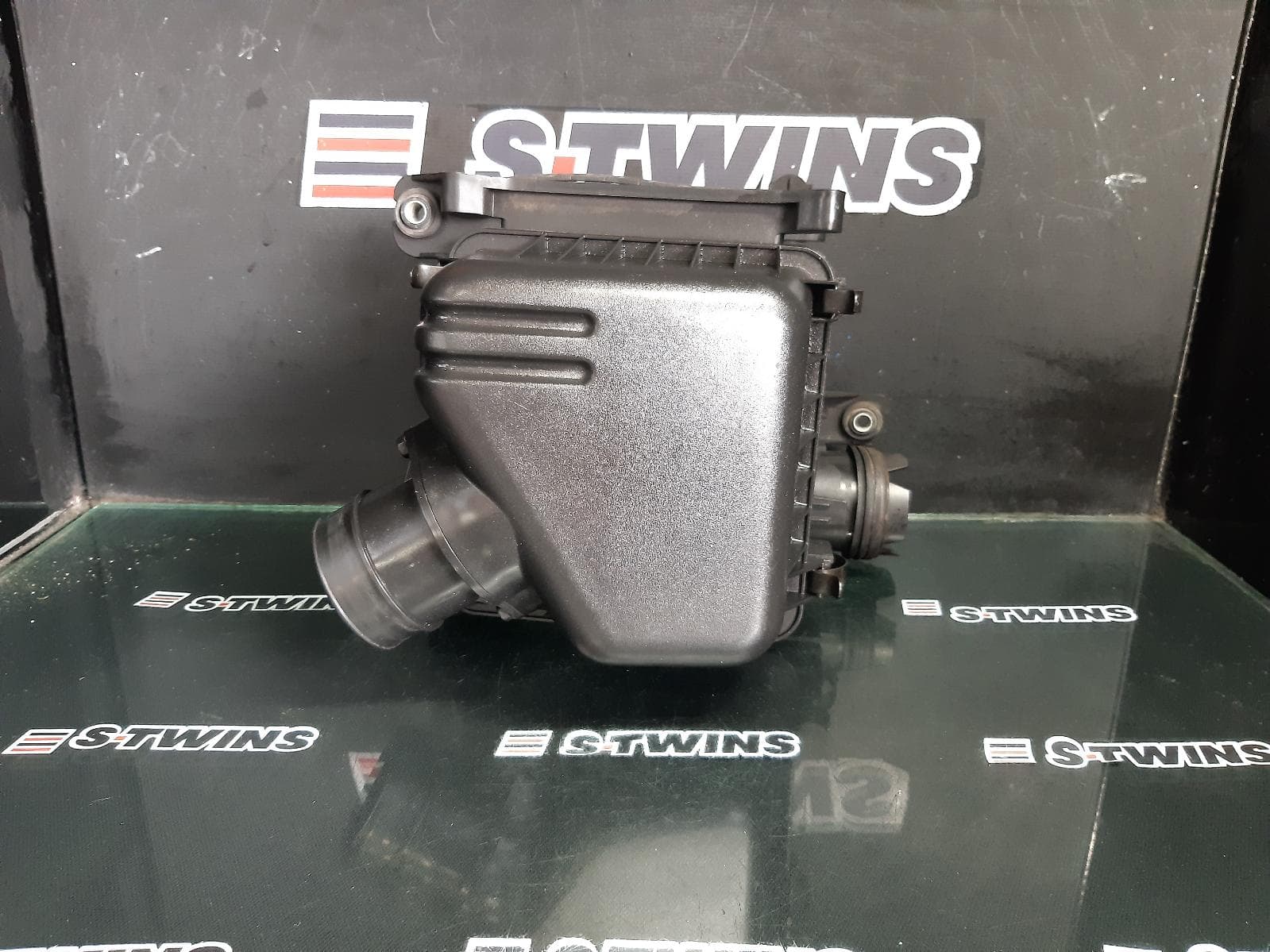 Used auto part listing image: 2010 HYUNDAI I30 AIR CLEANER BOX AIR CLEANER, FD, 2.0, PETROL, 09/07-04/12 0000371811