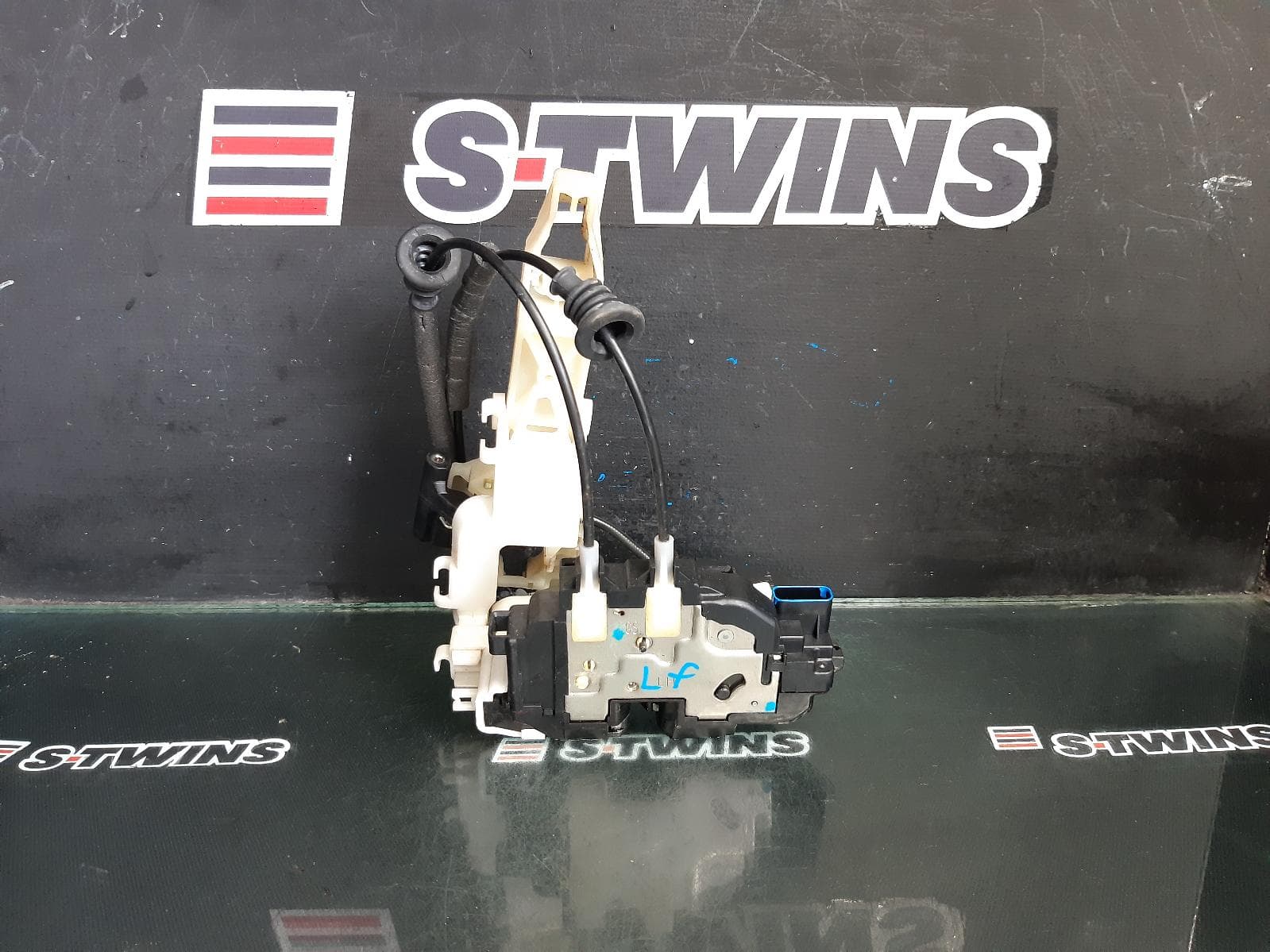 Used auto part listing image: 2010 HYUNDAI I30 DOOR BOOT GATE LOCK LEFT FRONT DOOR LOCK, FD, HATCH, 09/07-04/12 0000371821