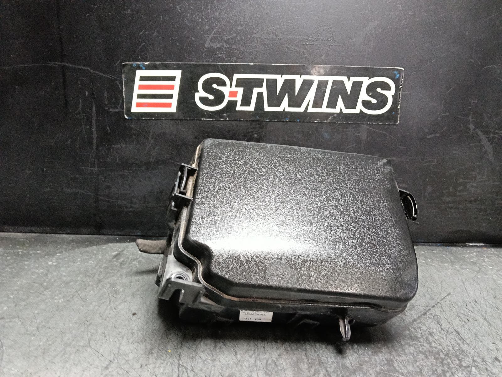Used auto part listing image: 2013 KIA CERATO FUSE BOX ENGINE BAY, YD, 04/13-05/18 0000404146