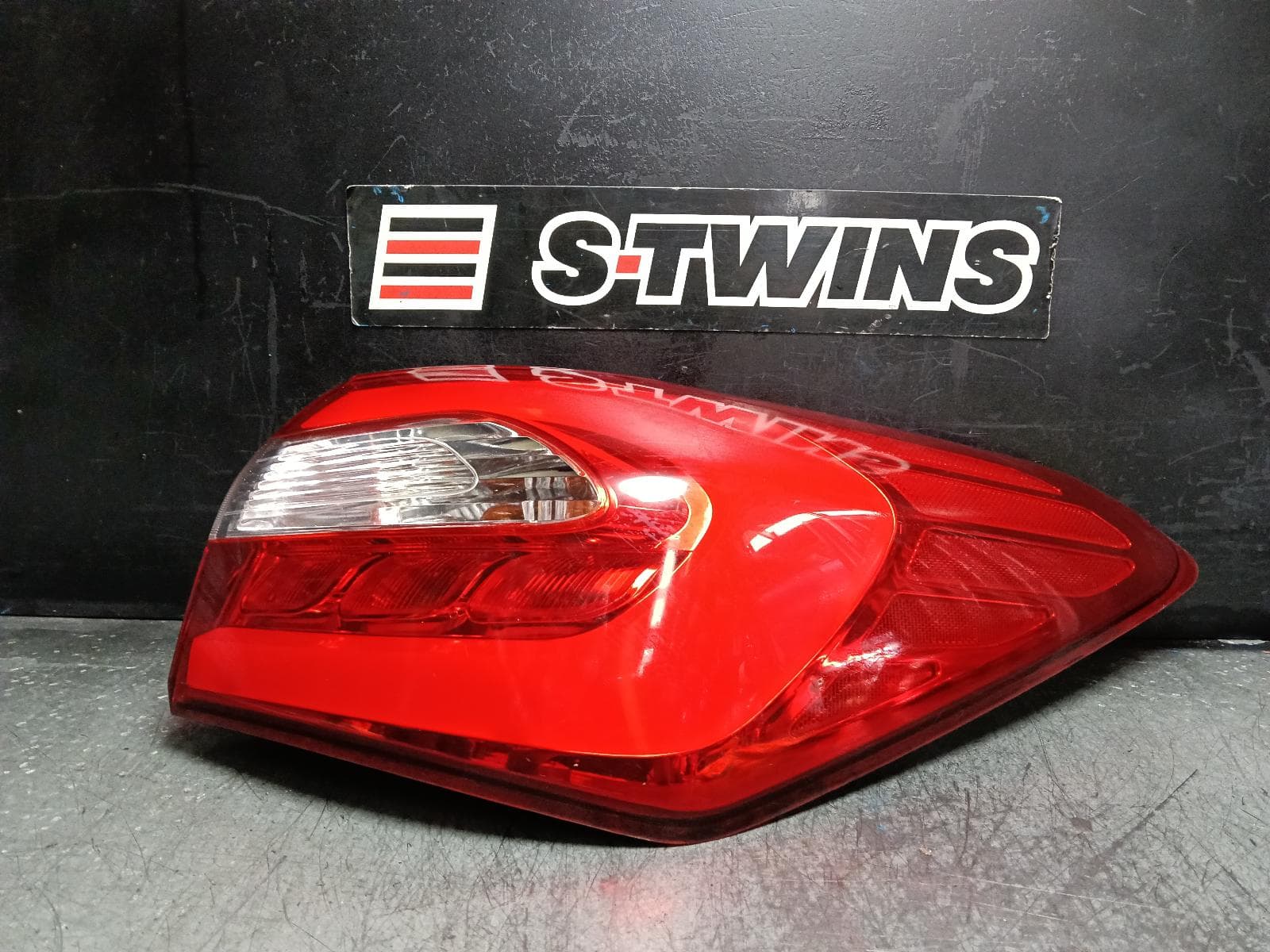Used auto part listing image: 2013 KIA CERATO RIGHT TAILLIGHT YD, SEDAN, LED TYPE, 04/13-02/16 0000404155