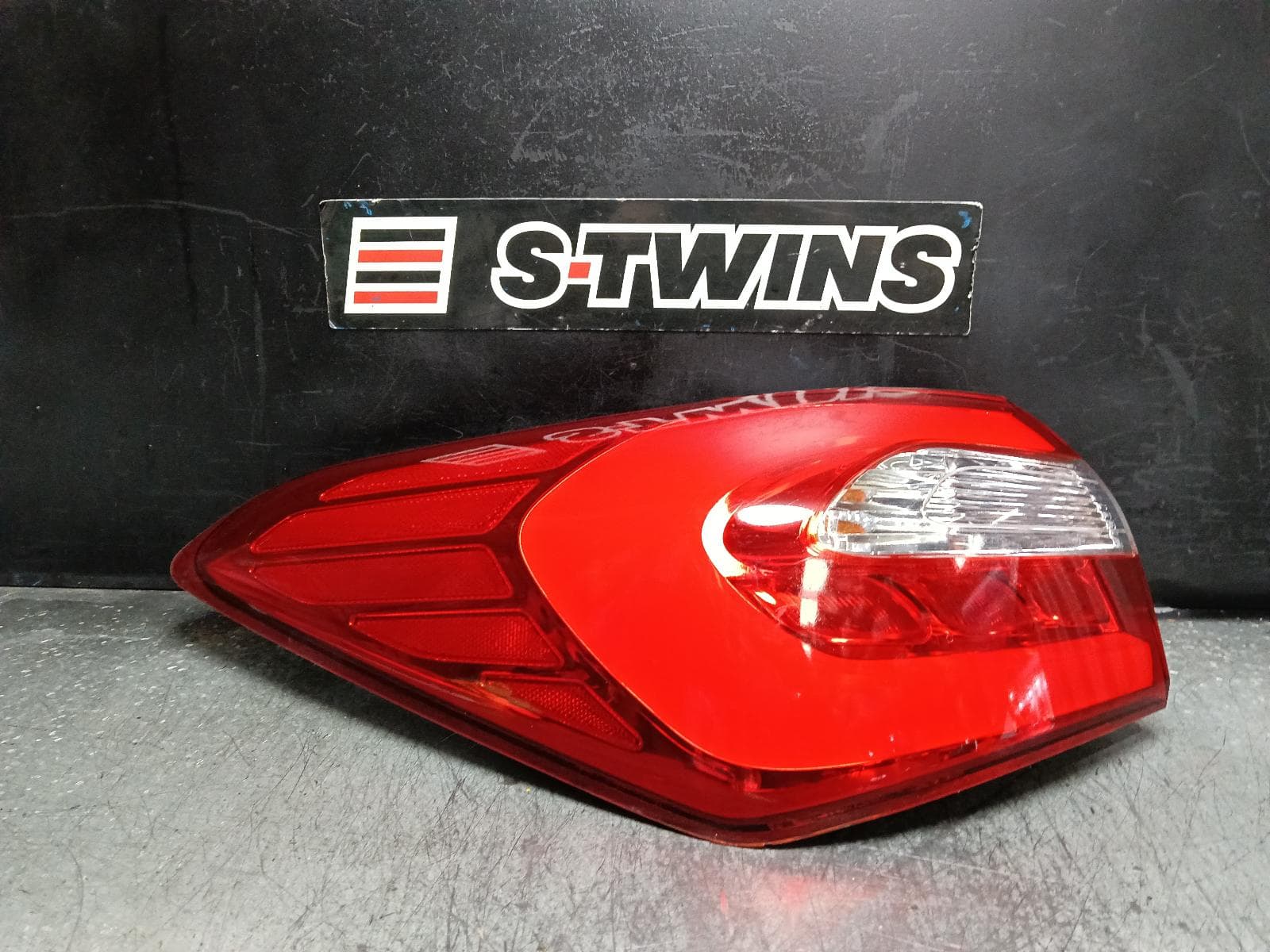 Used auto part listing image: 2013 KIA CERATO LEFT TAILLIGHT YD, SEDAN, LED TYPE, 04/13-02/16 0000404156