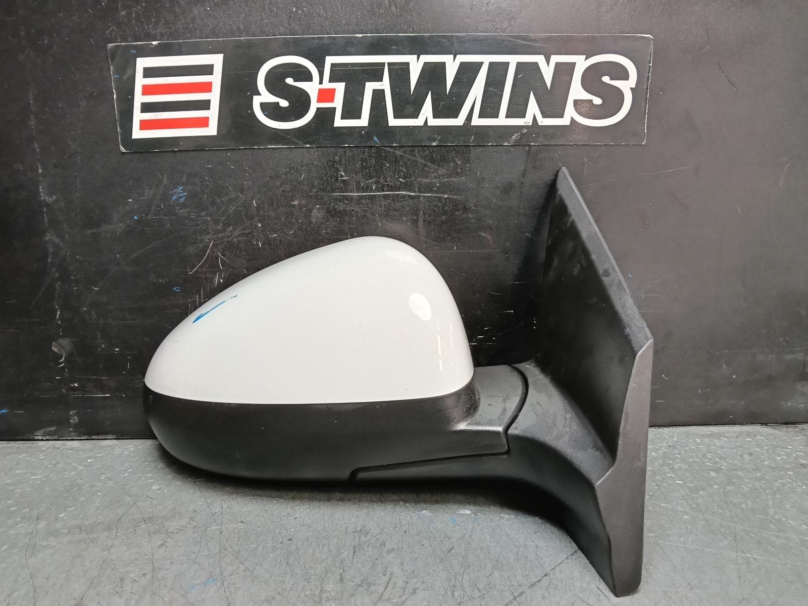 Used auto part listing image: 2013 HOLDEN BARINA RIGHT DOOR MIRROR TM, COLOUR CODED, 09/11-12/18 0000387056